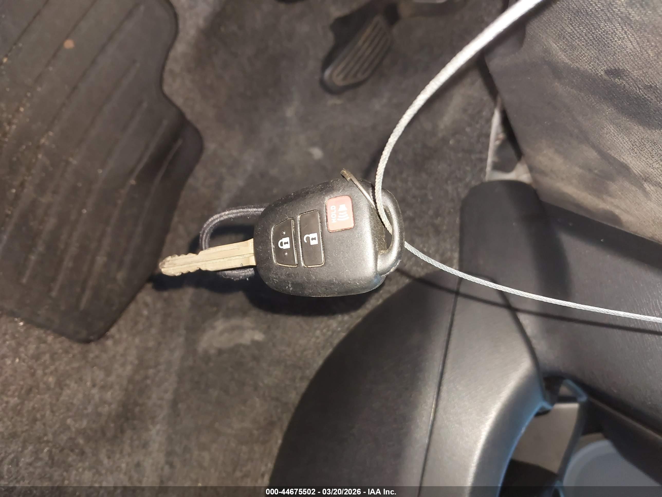TOYOTA PRIUS image 11