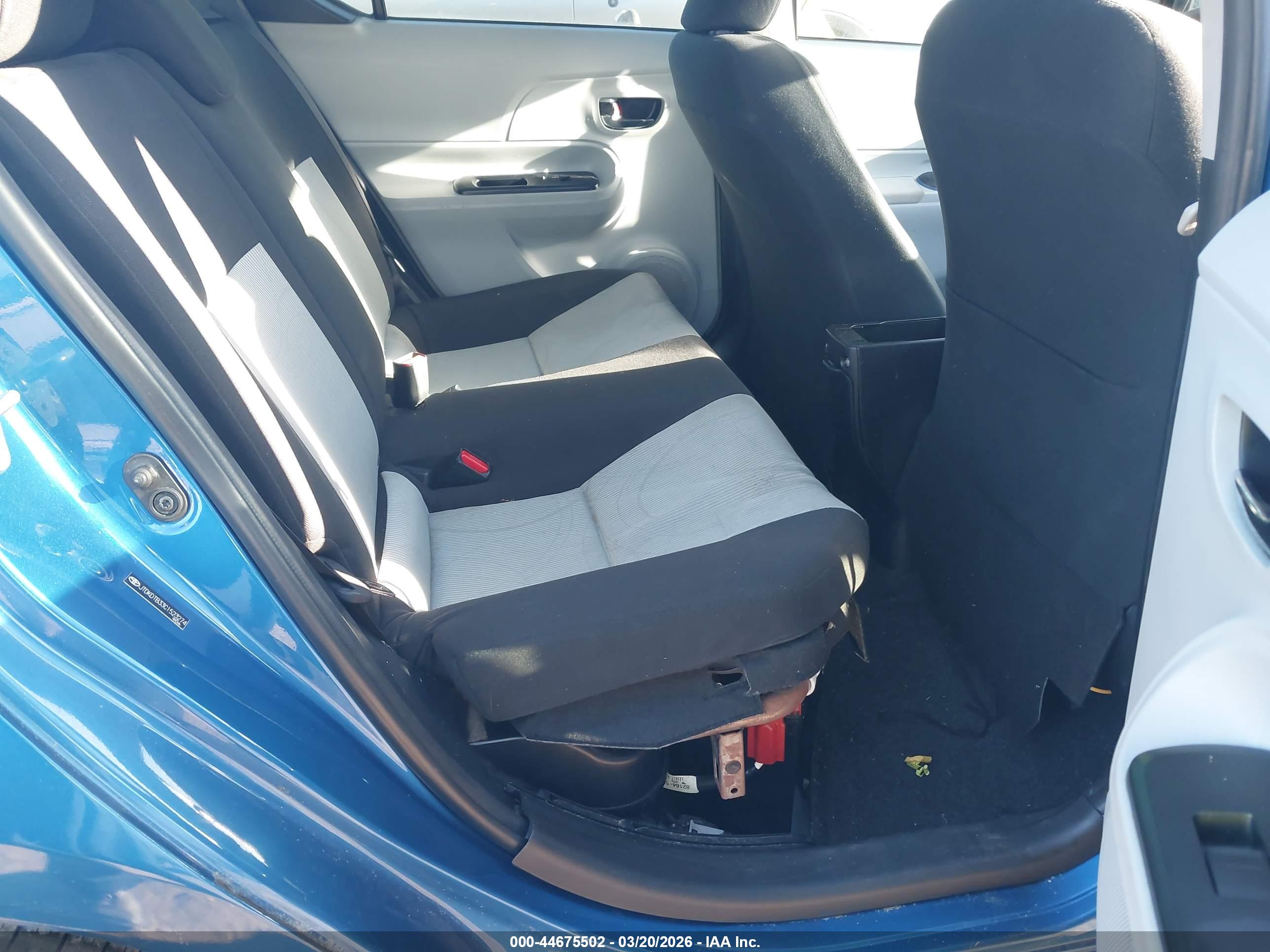 TOYOTA PRIUS image 8