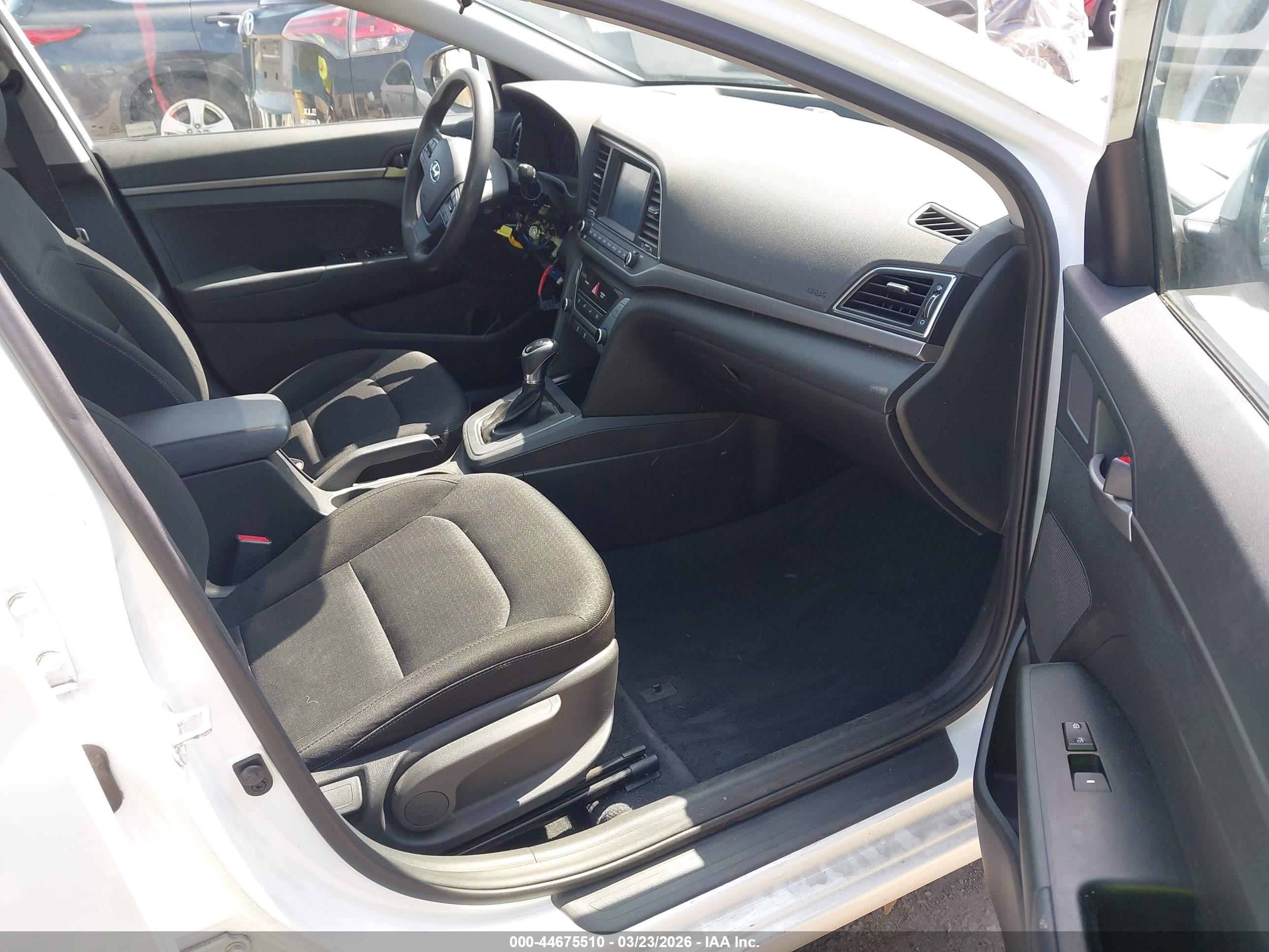 HYUNDAI ELANTRA image 5