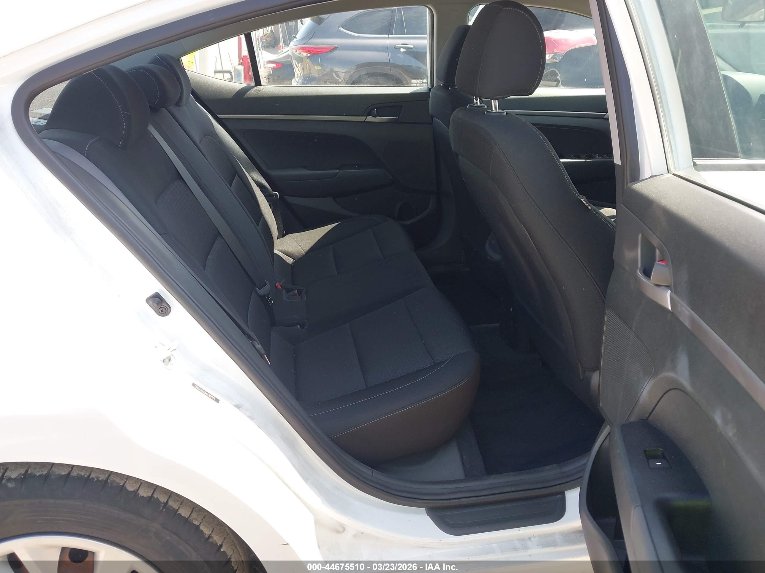 HYUNDAI ELANTRA image 8