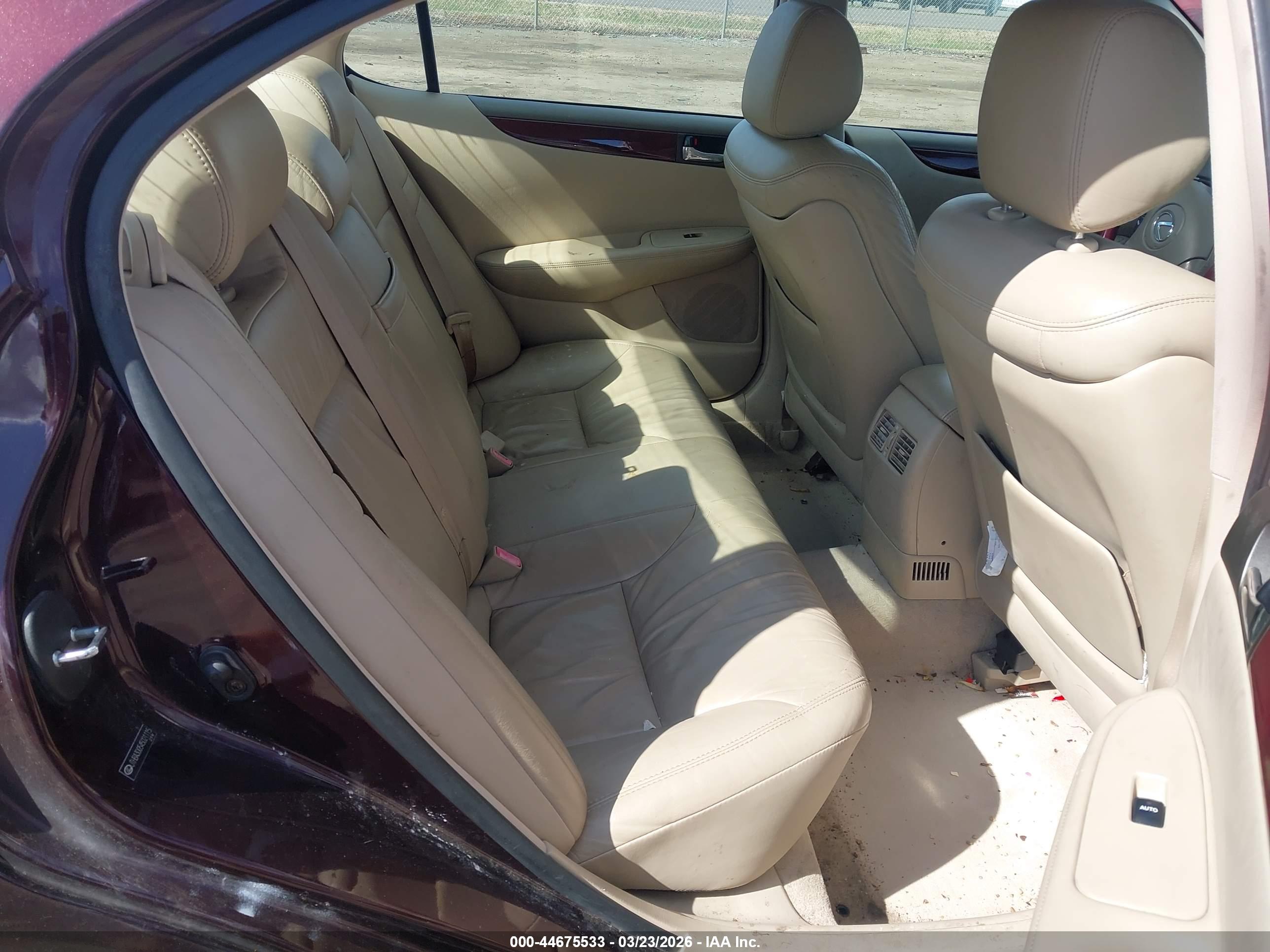 LEXUS ES image 8