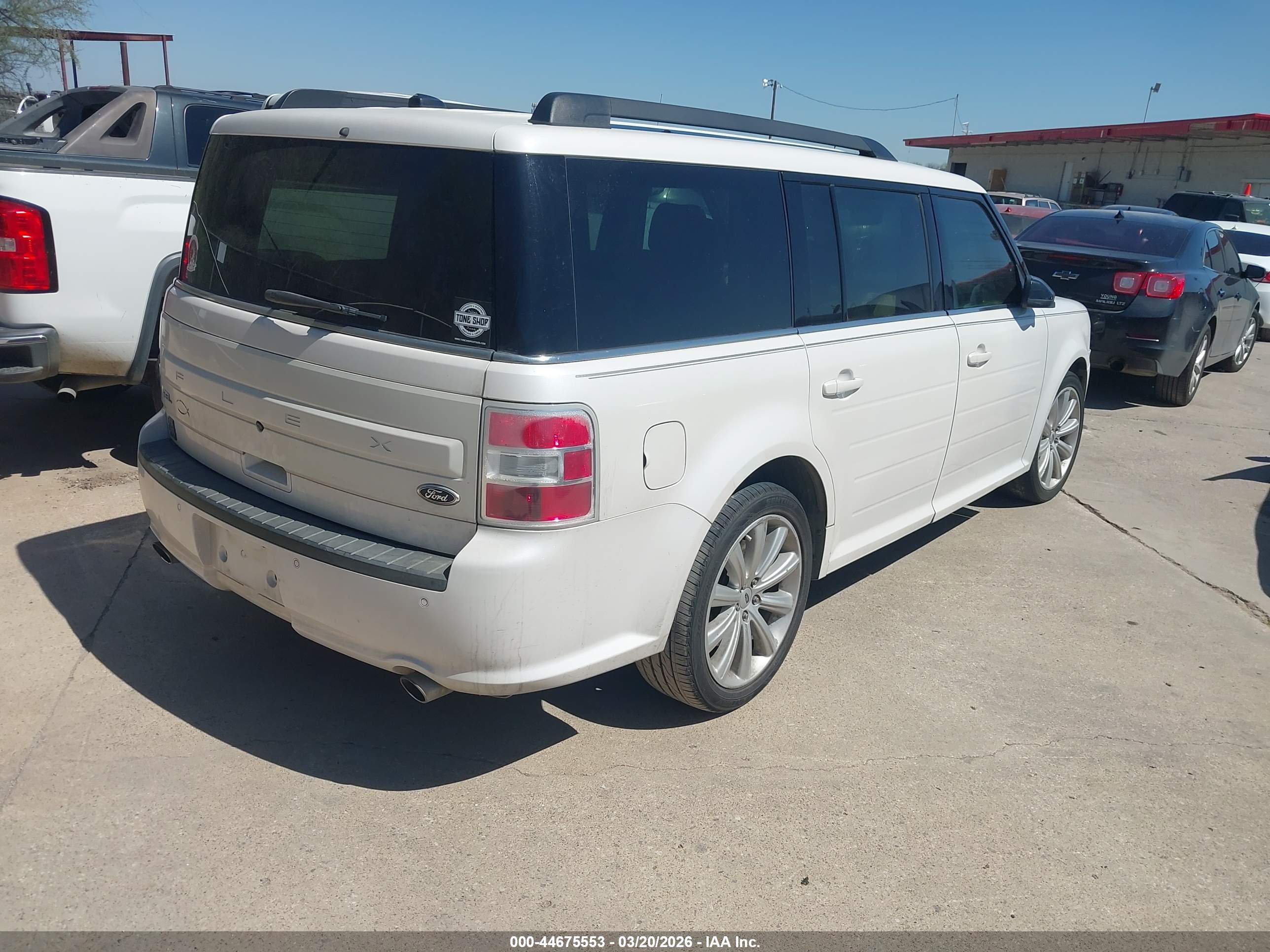 FORD FLEX image 4