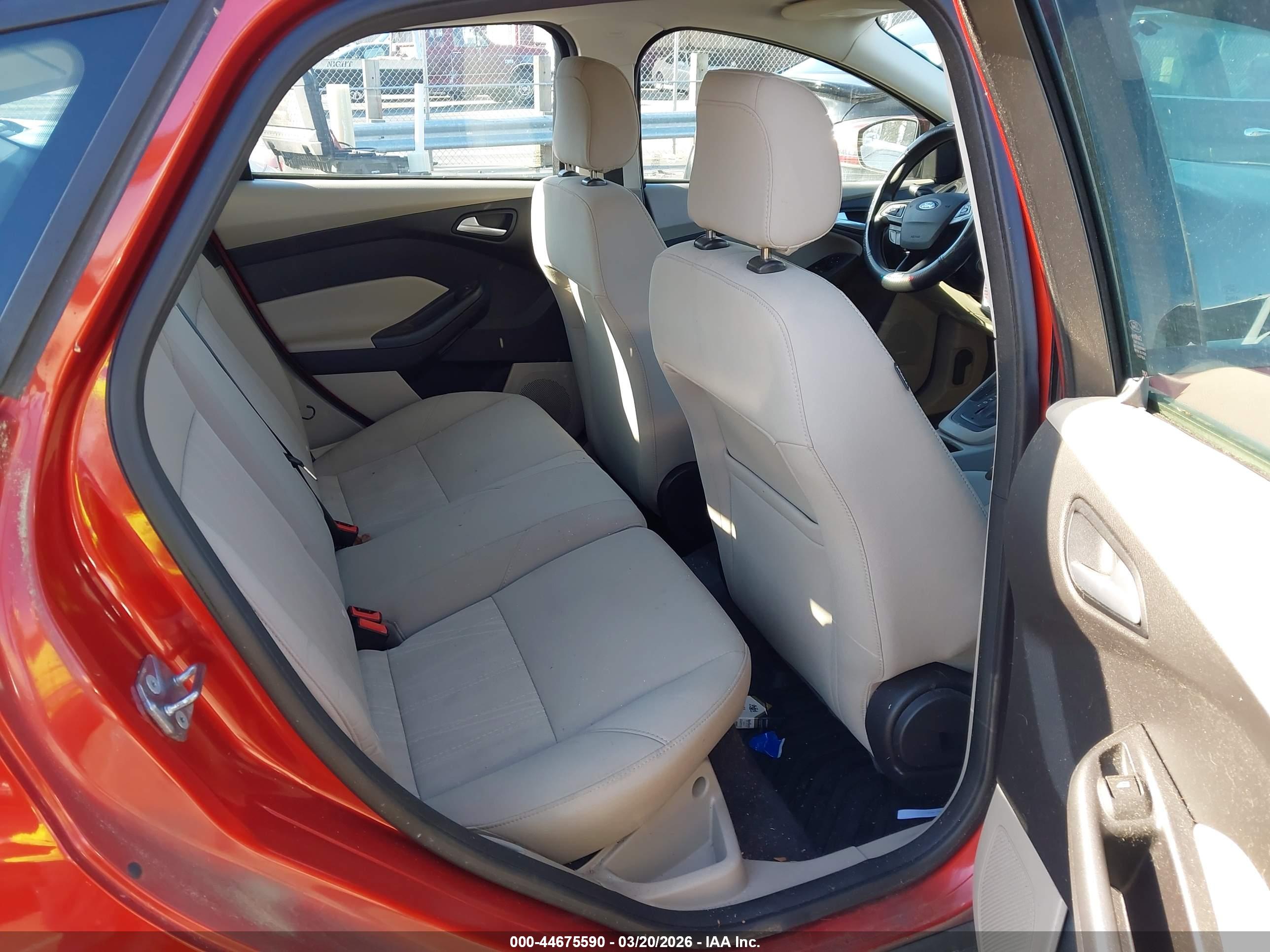 FORD FOCUS image 8