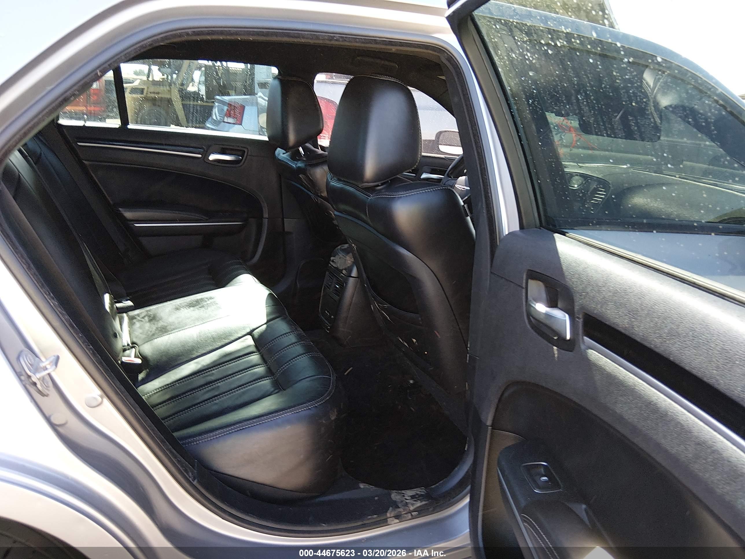 CHRYSLER 300 image 8
