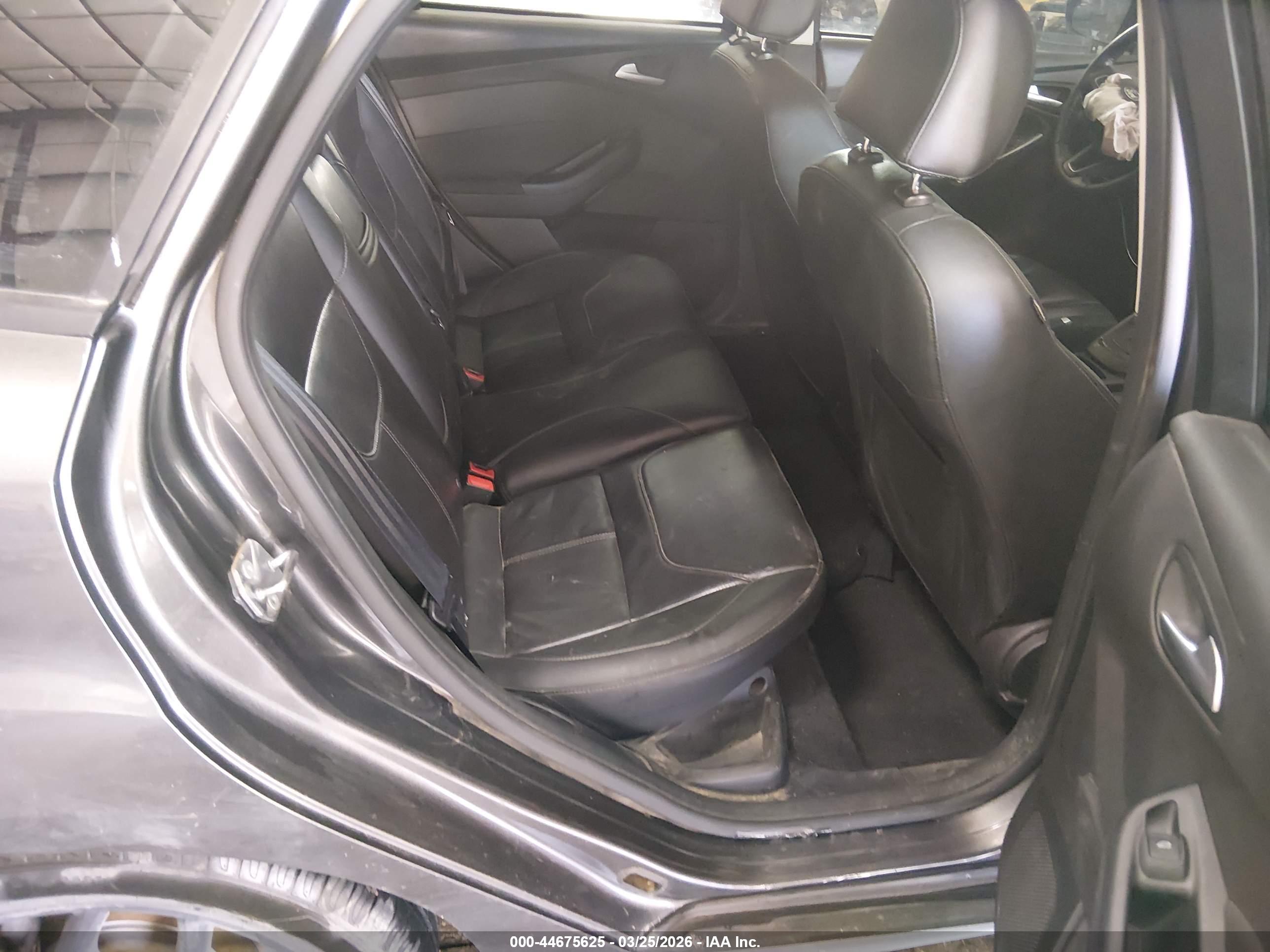 FORD FOCUS image 8