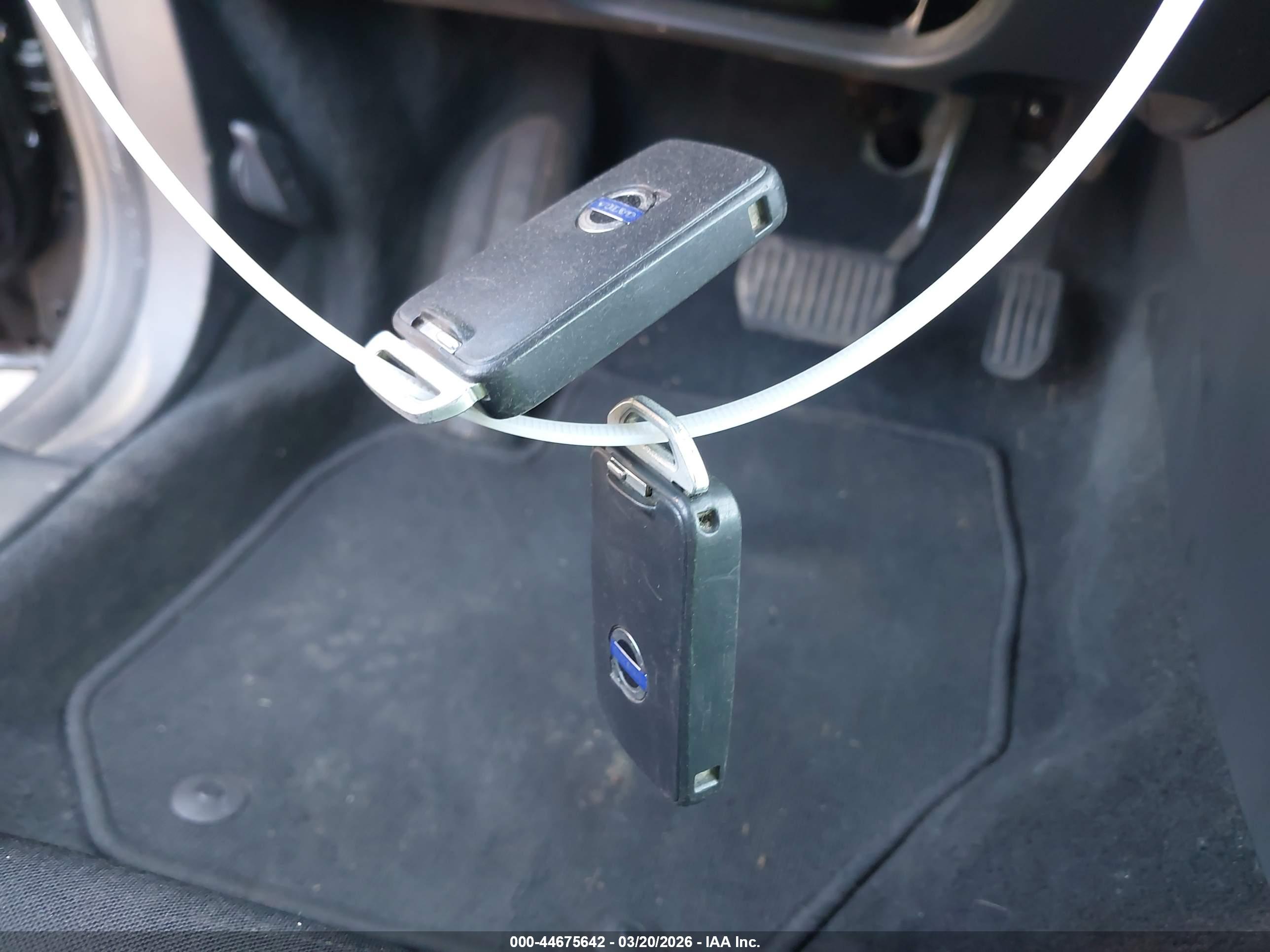 VOLVO S60 image 11