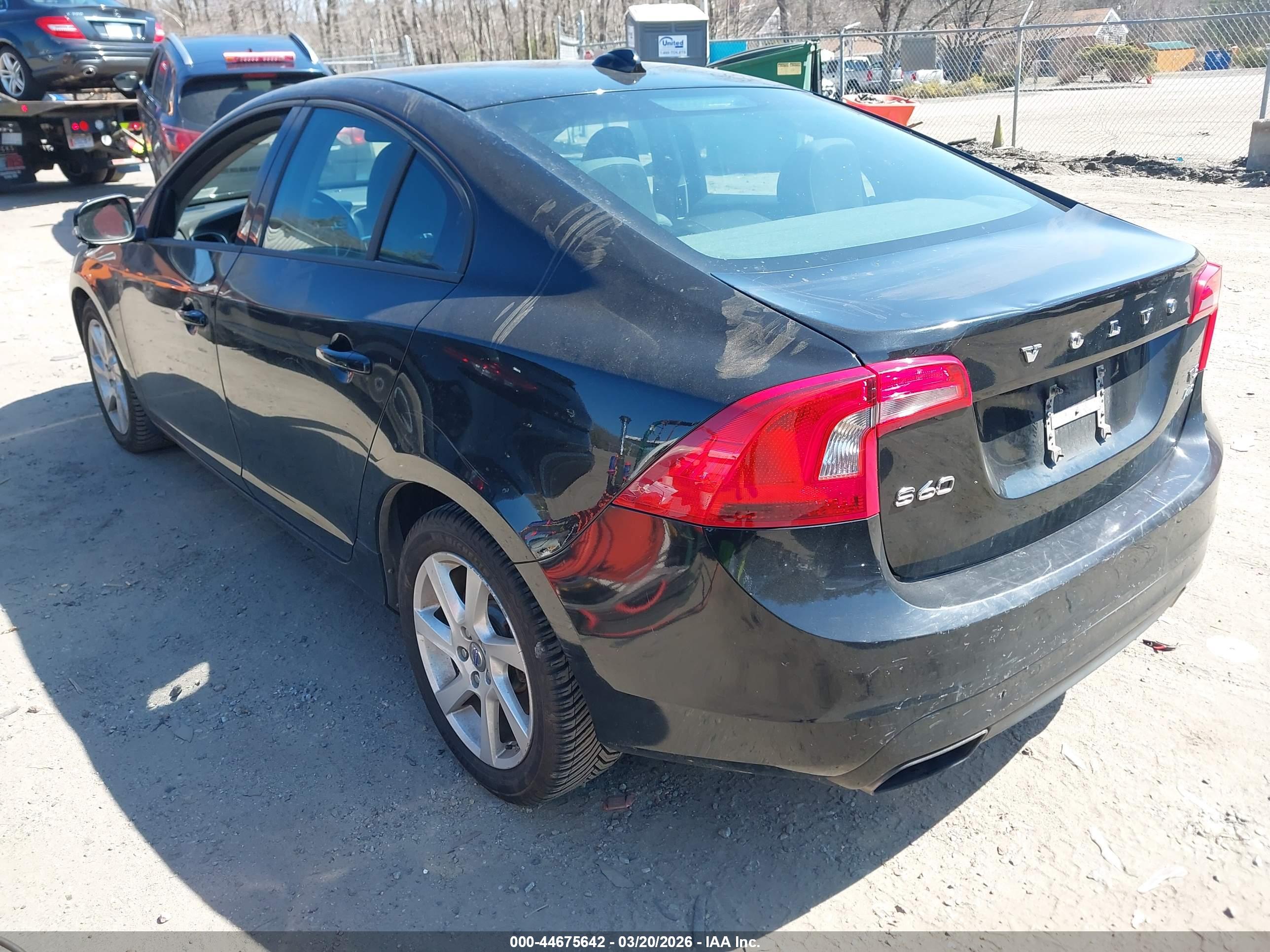 VOLVO S60 image 3