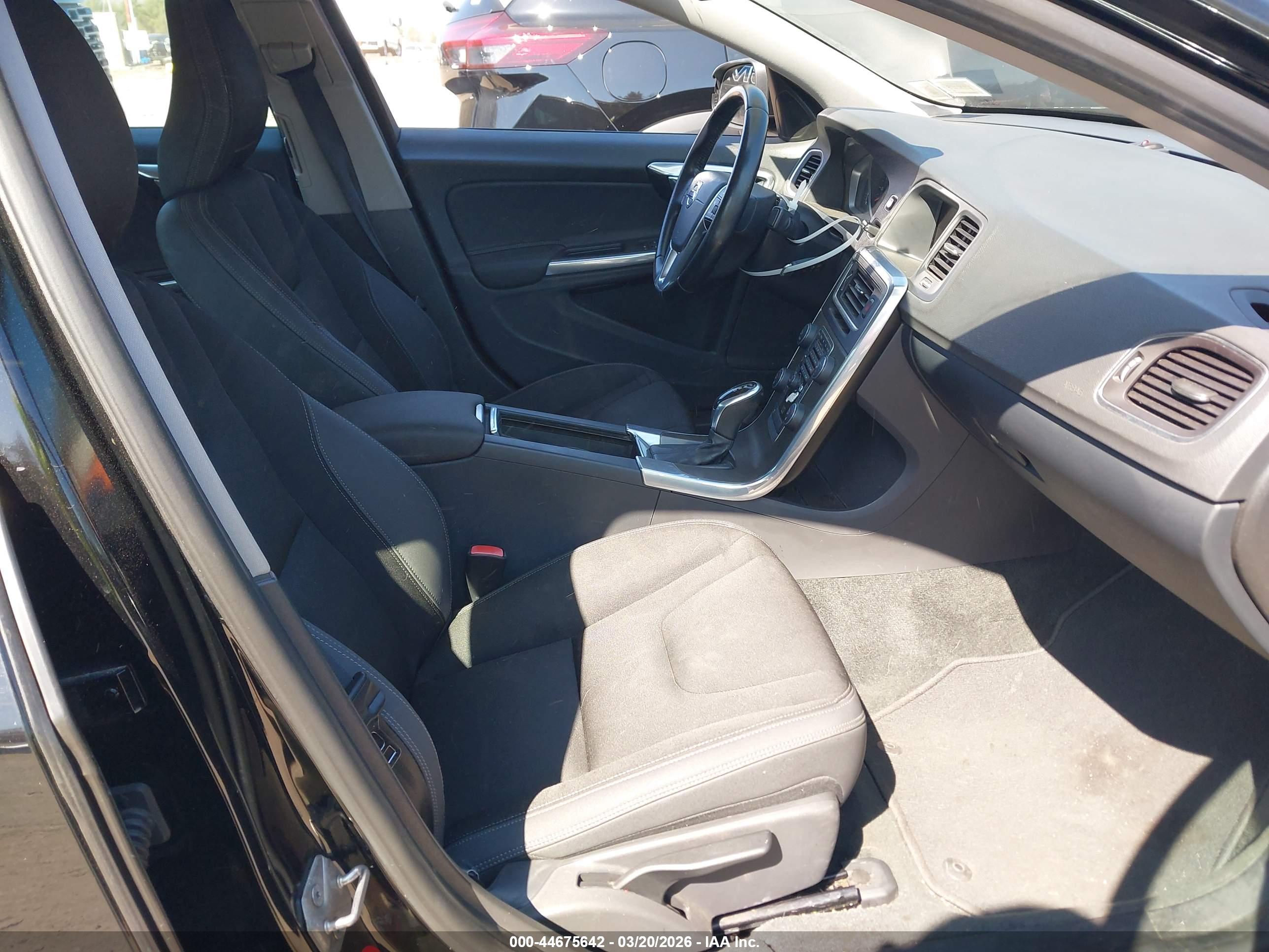 VOLVO S60 image 5