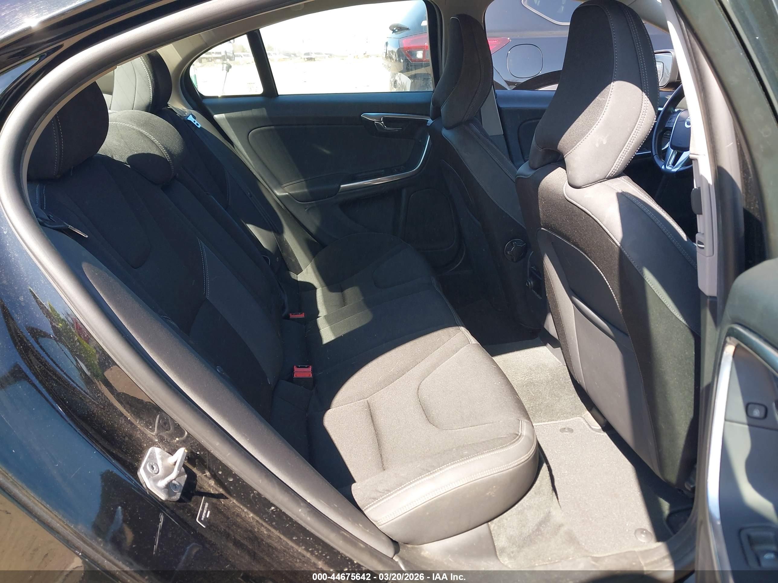 VOLVO S60 image 8