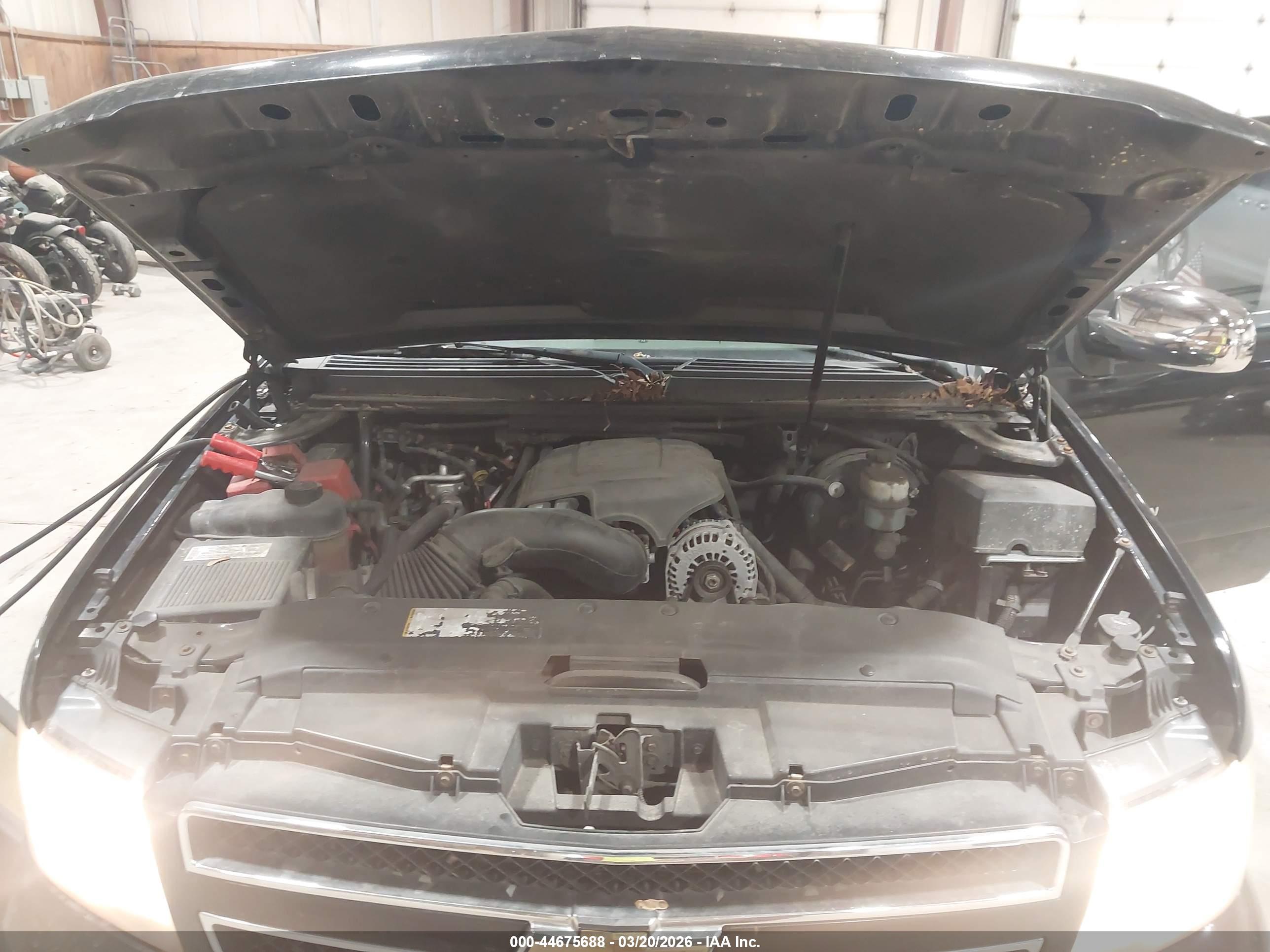 CHEVROLET SUBURBAN image 10