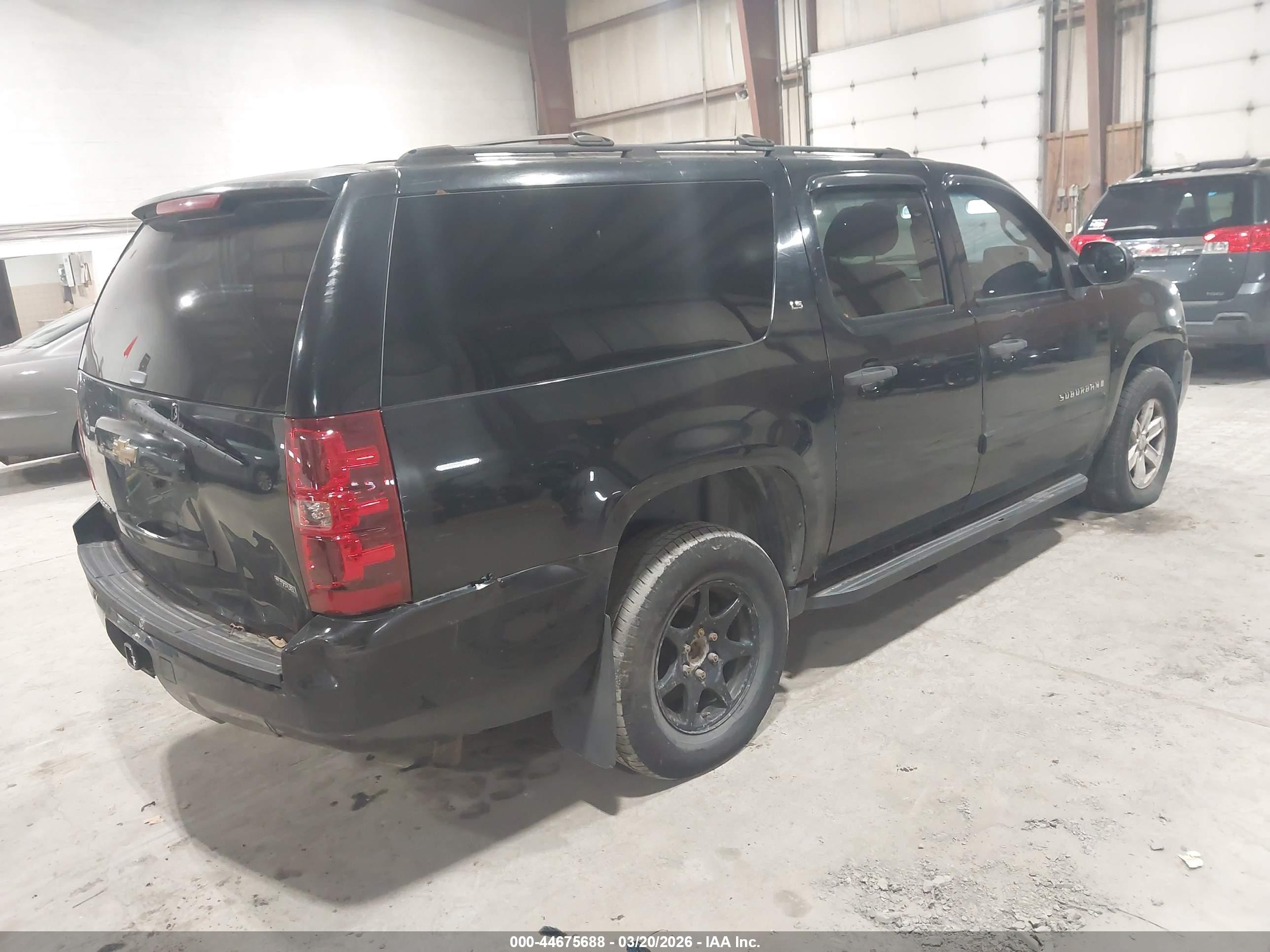 CHEVROLET SUBURBAN image 4