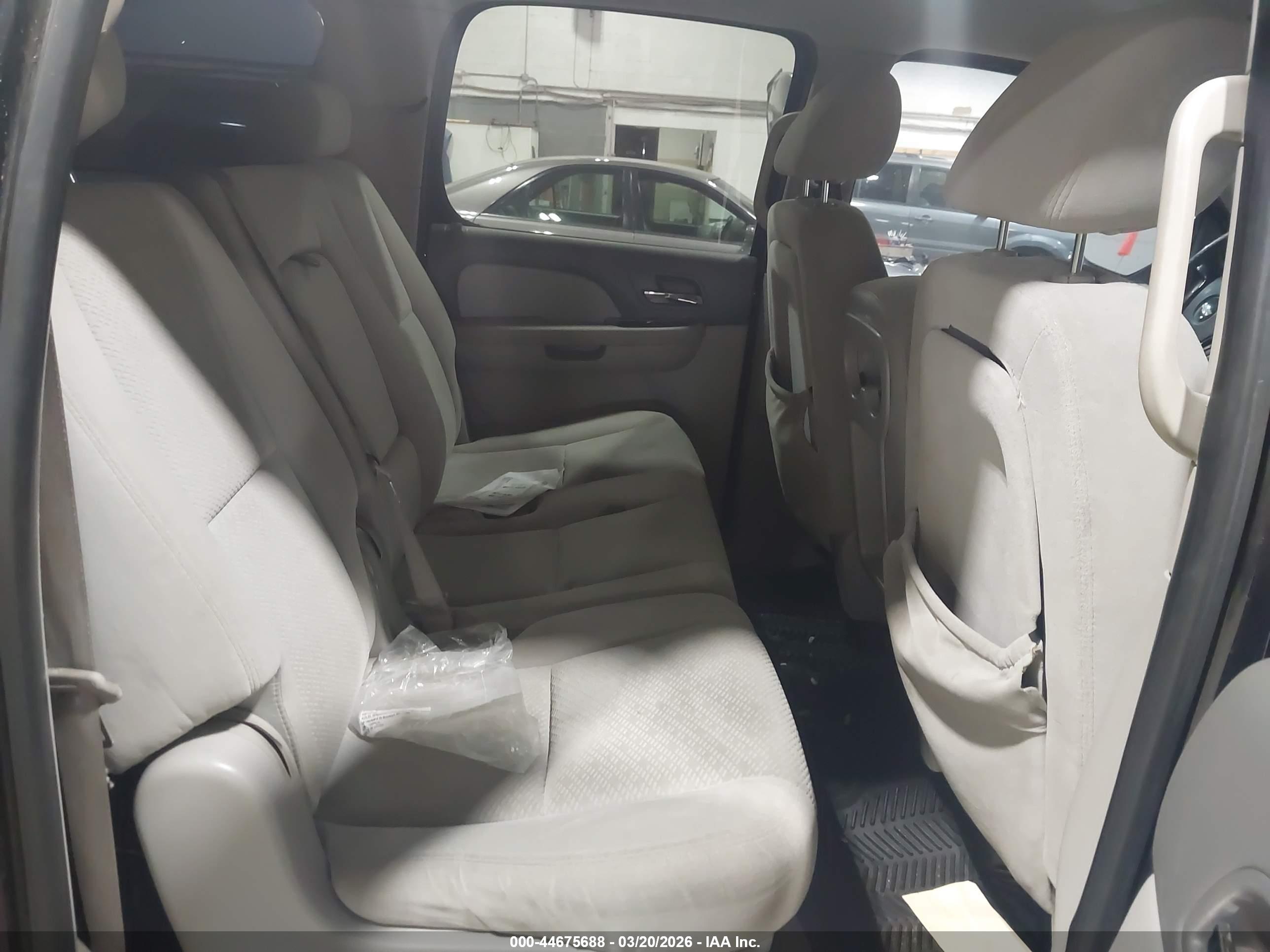 CHEVROLET SUBURBAN image 8
