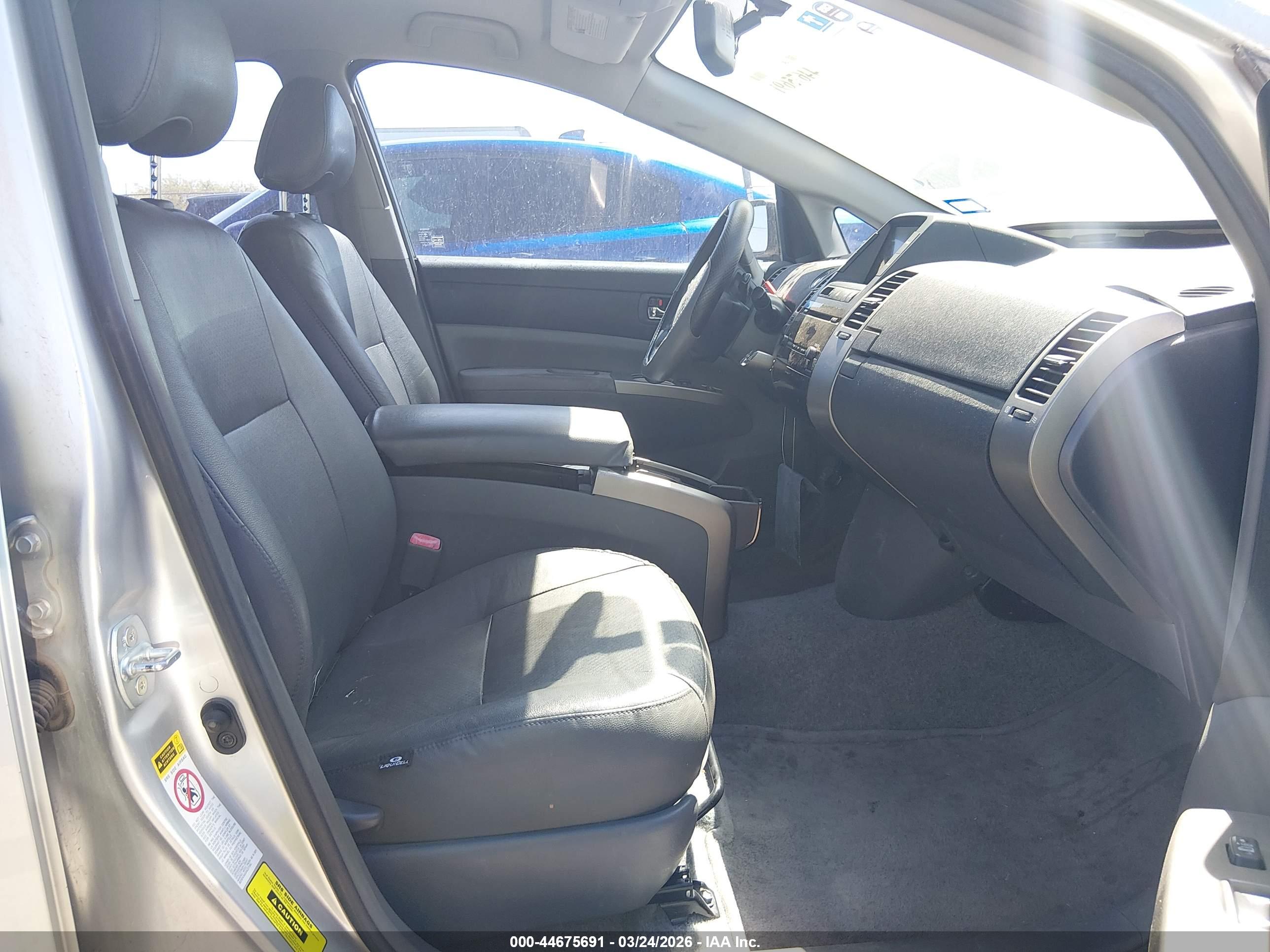 TOYOTA PRIUS image 5