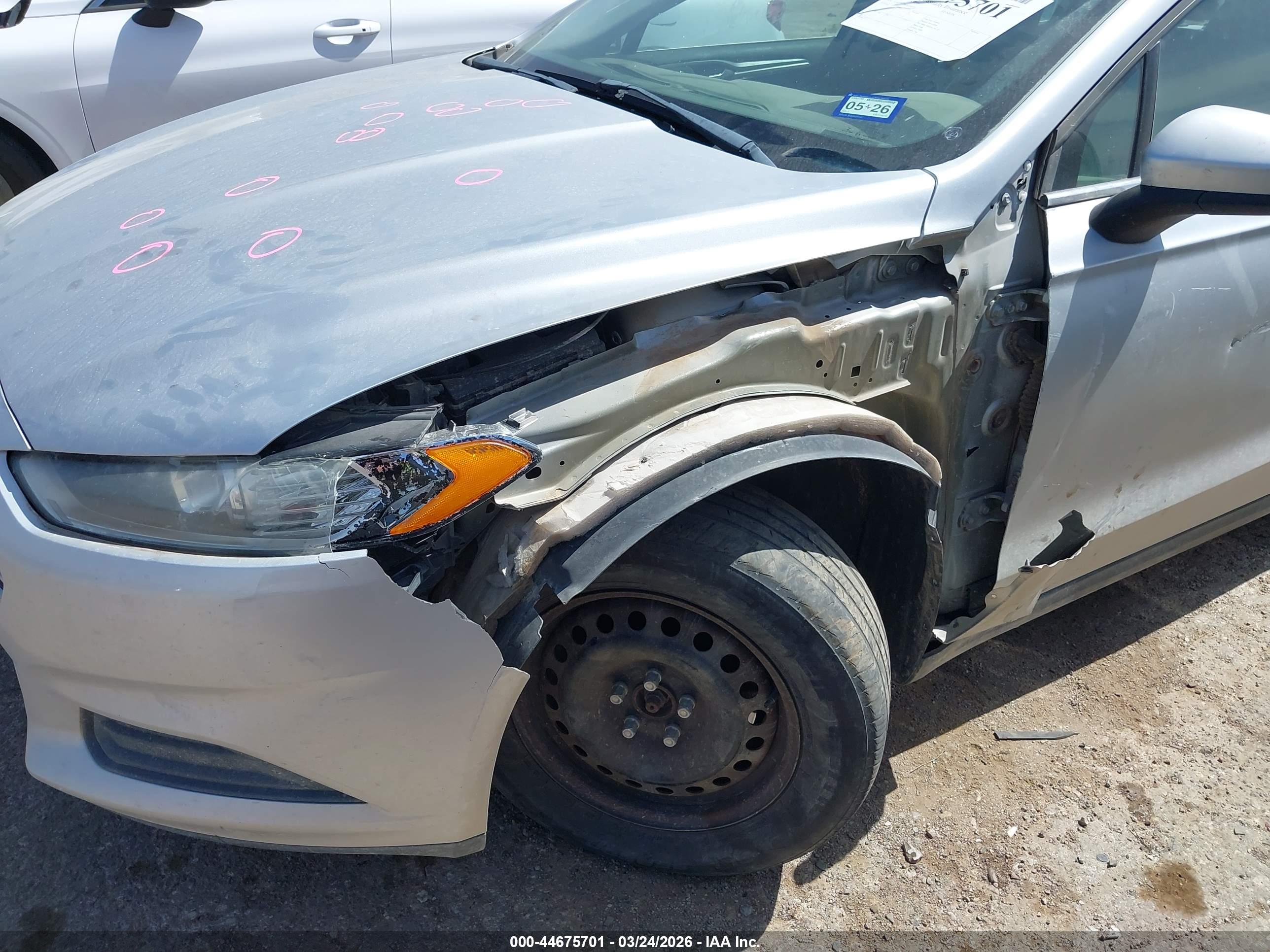 FORD FUSION image 6