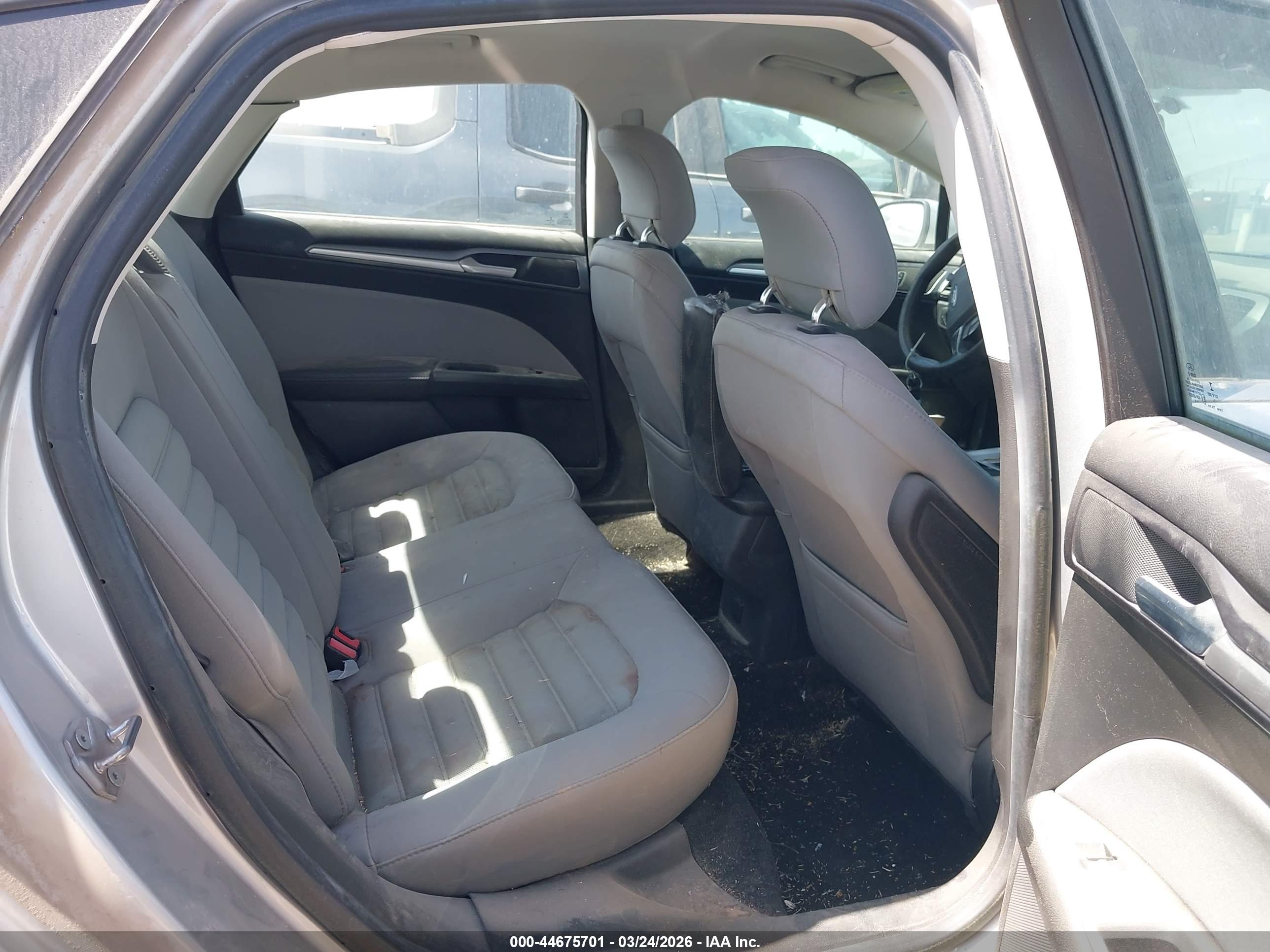 FORD FUSION image 8