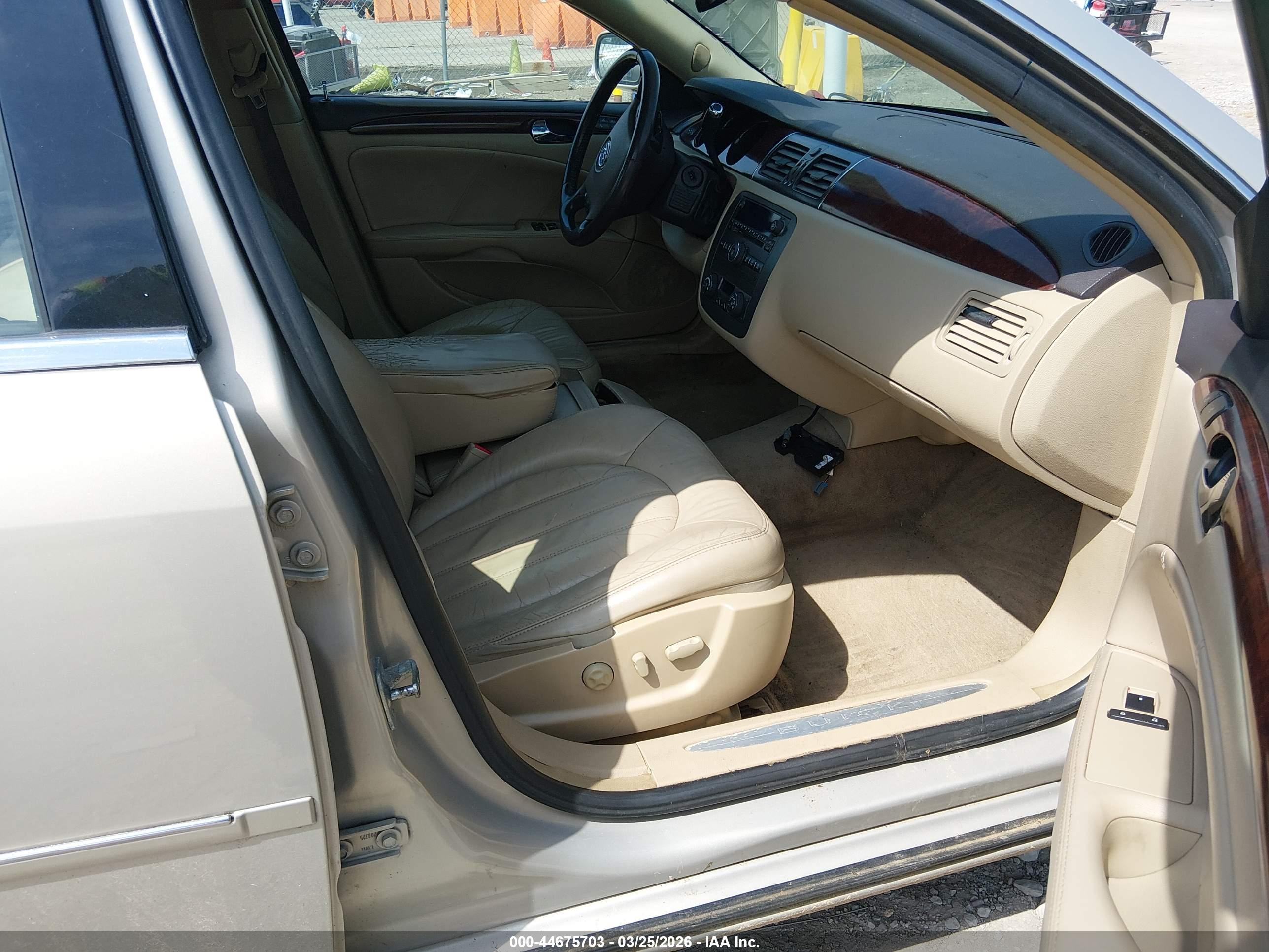 BUICK LUCERNE image 5