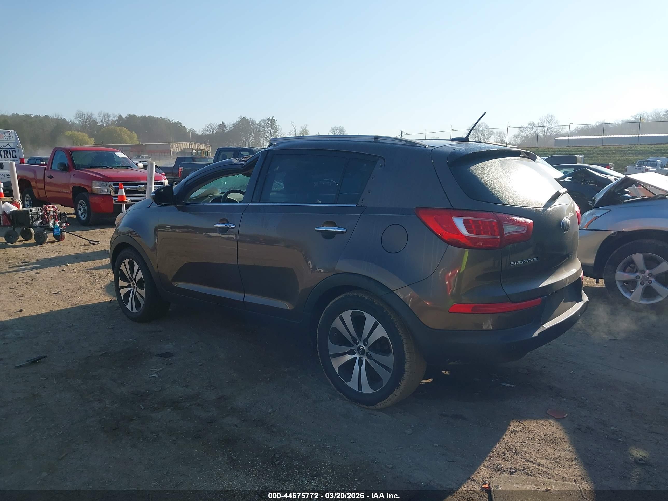 KIA SPORTAGE image 3