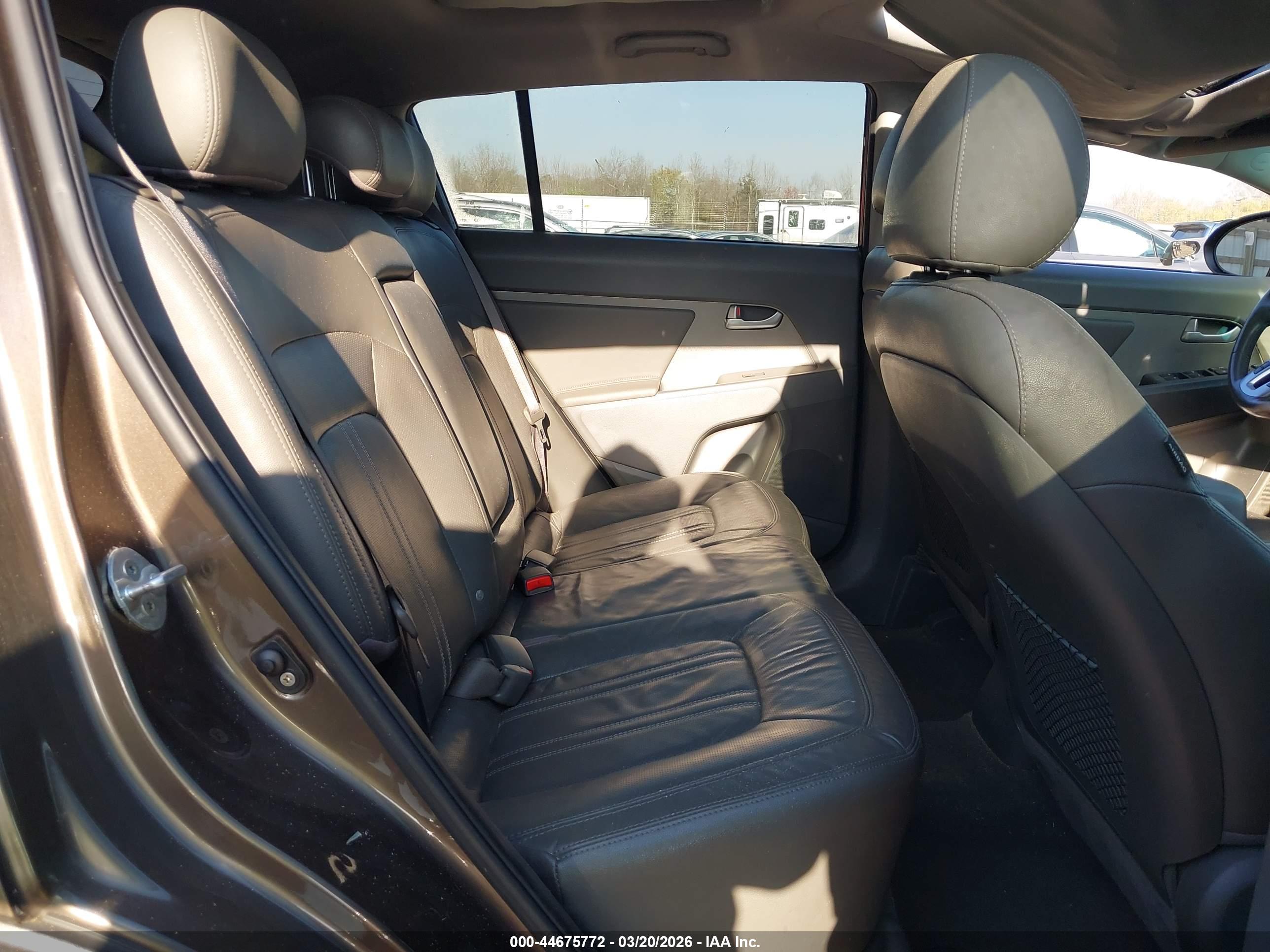 KIA SPORTAGE image 8