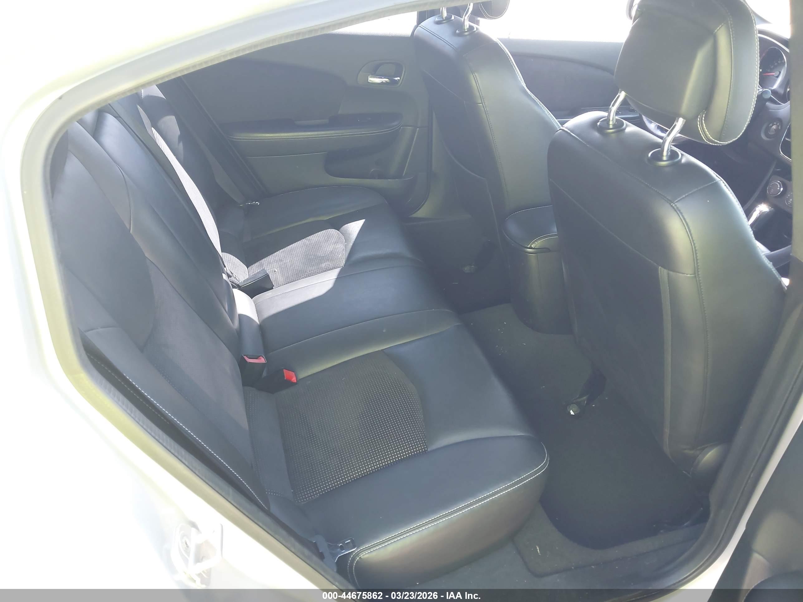 CHRYSLER 200 image 8