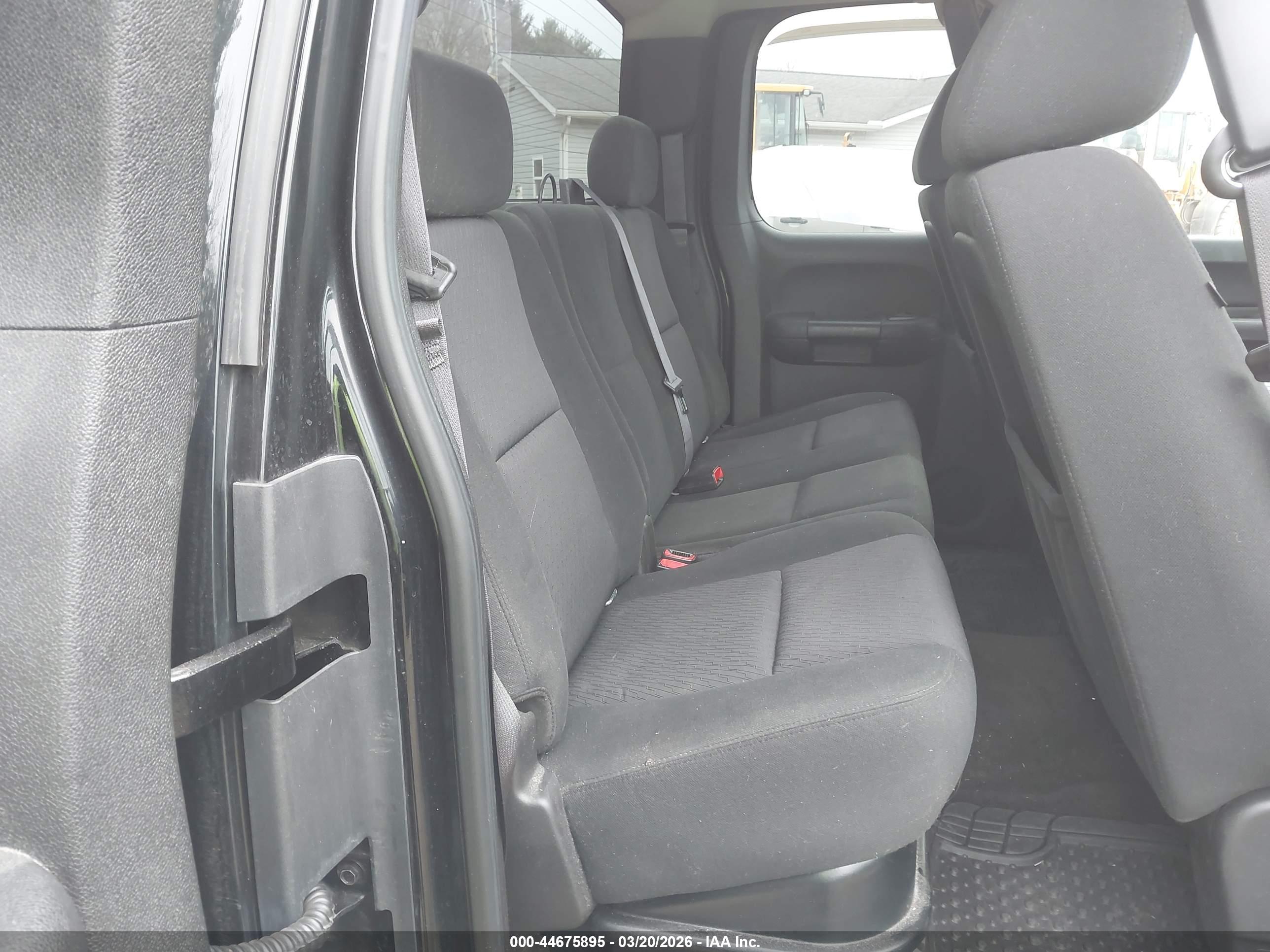 CHEVROLET SILVERADO image 8