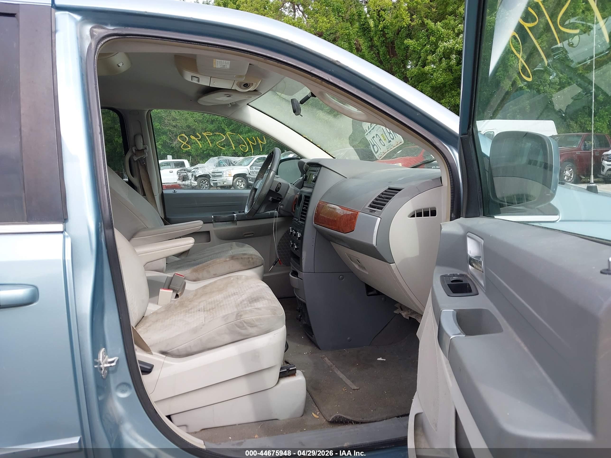 CHRYSLER TOWN image 5