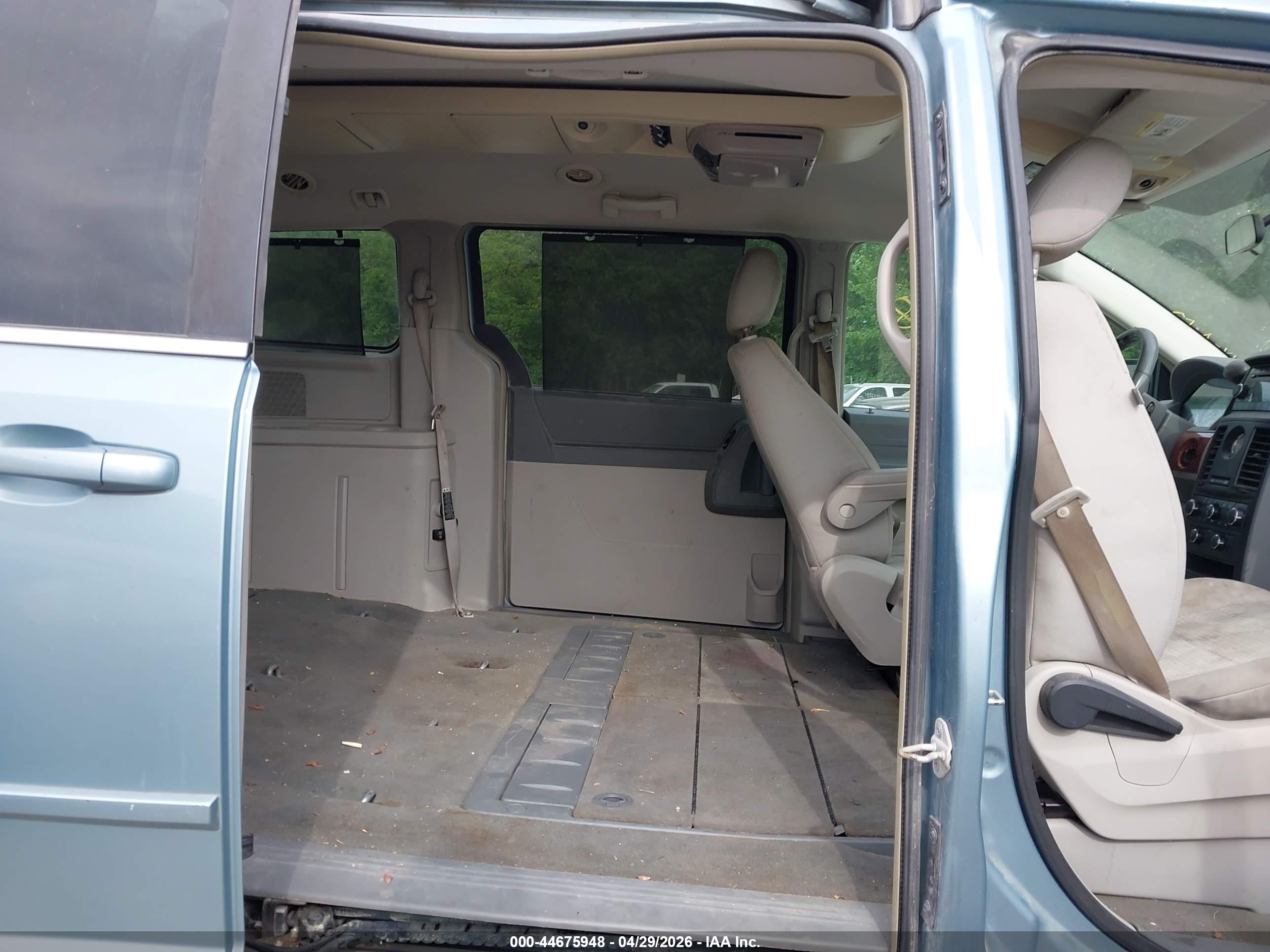 CHRYSLER TOWN image 8