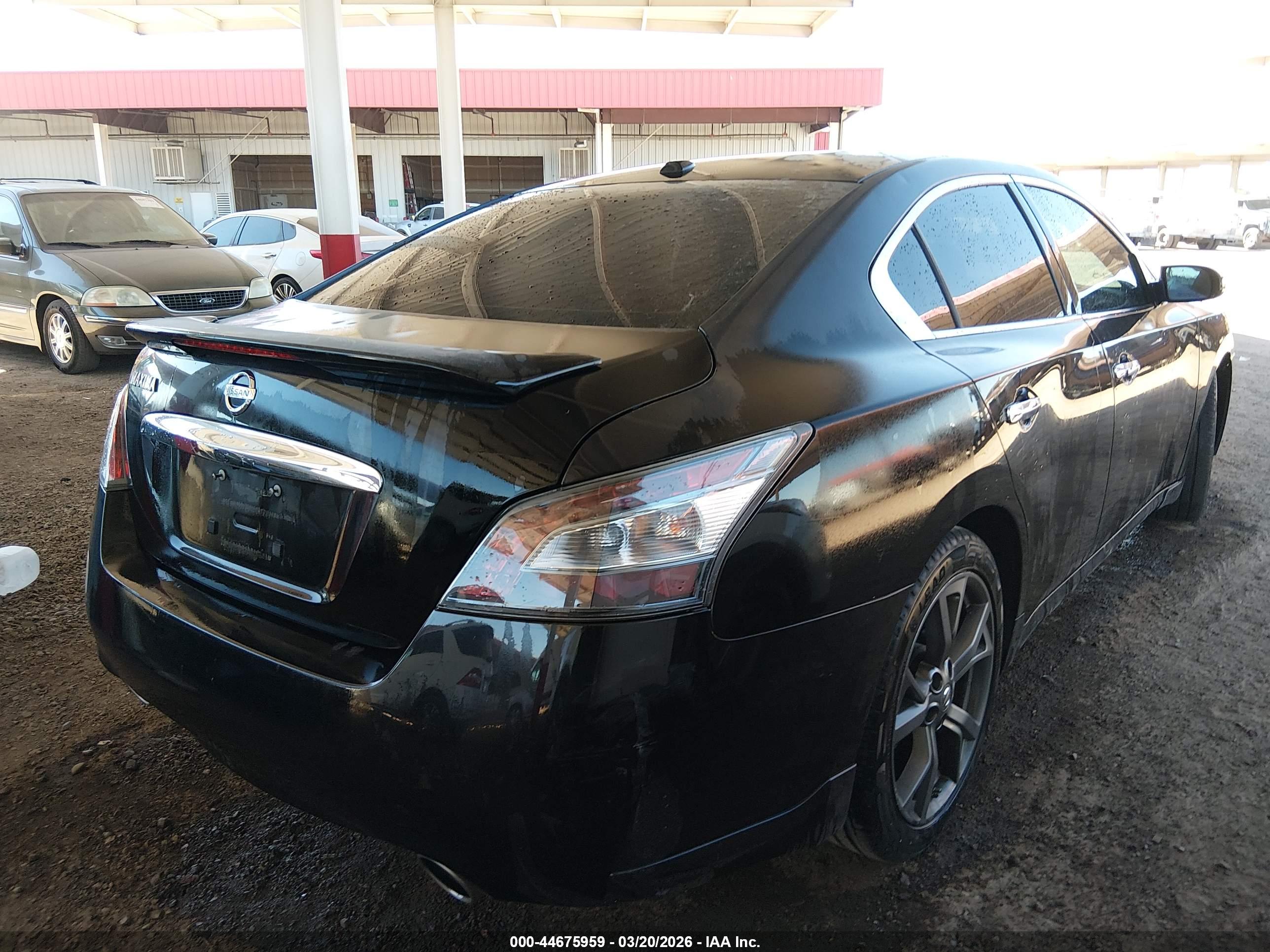 NISSAN MAXIMA image 4