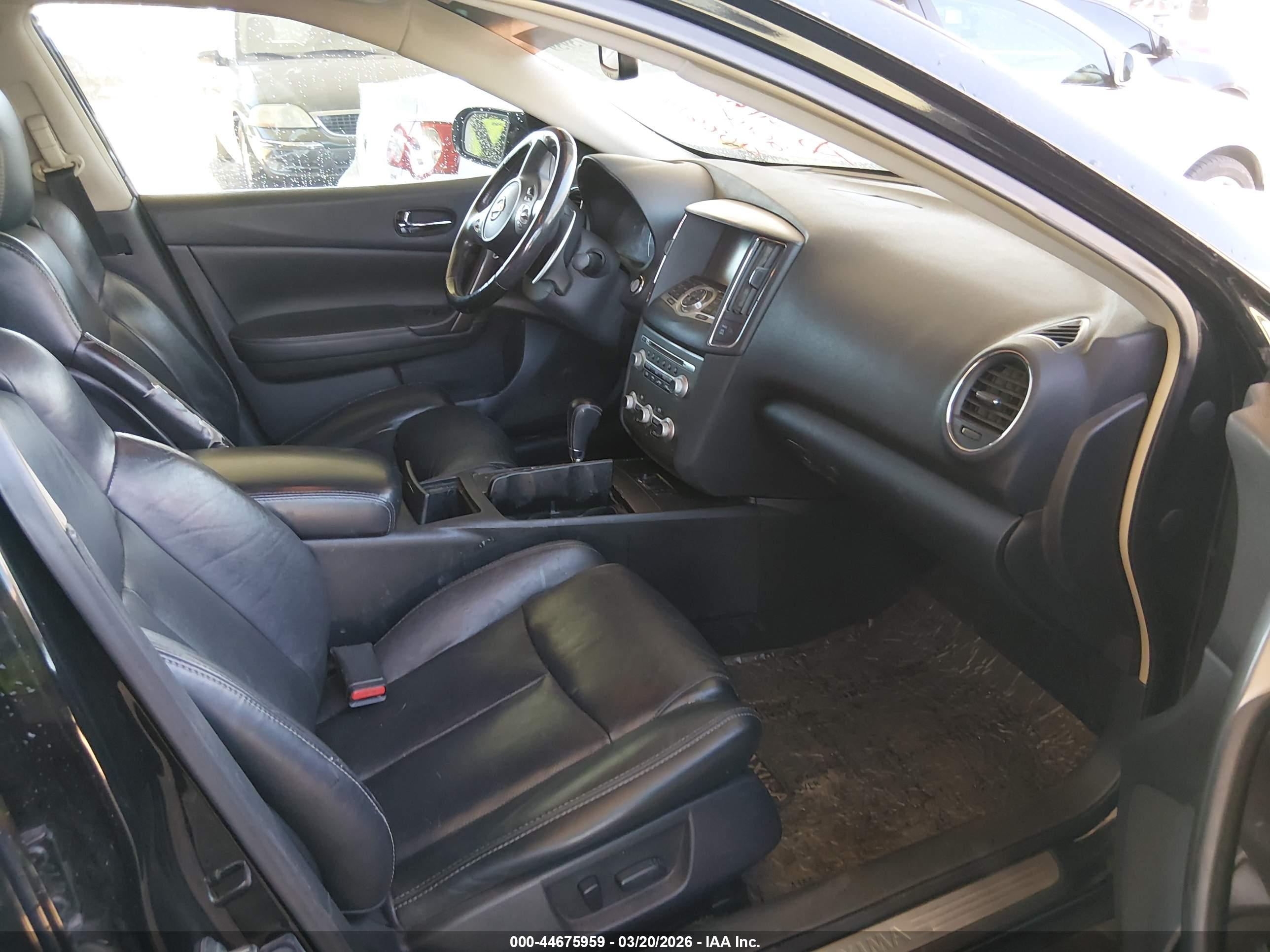 NISSAN MAXIMA image 5