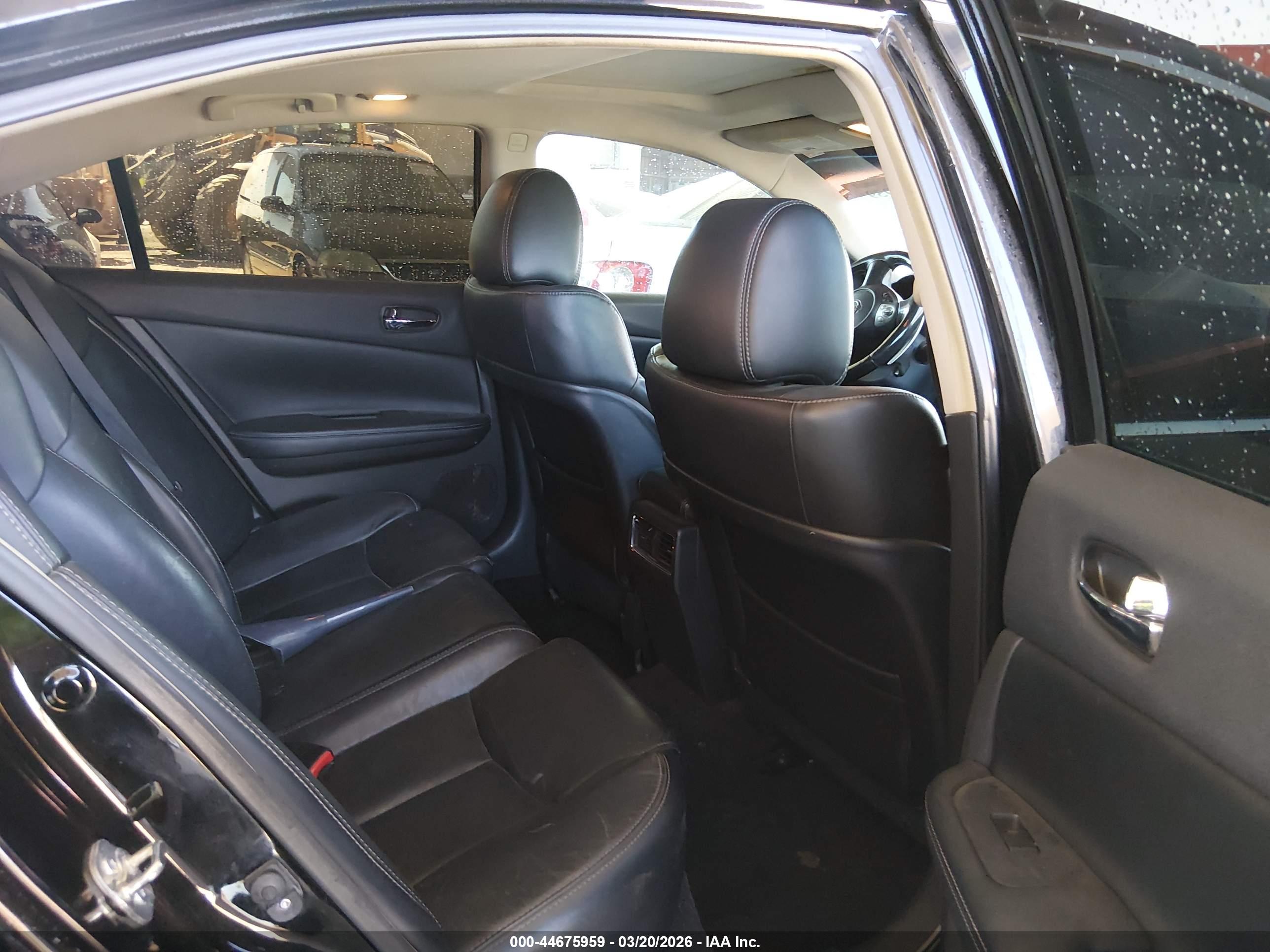 NISSAN MAXIMA image 8