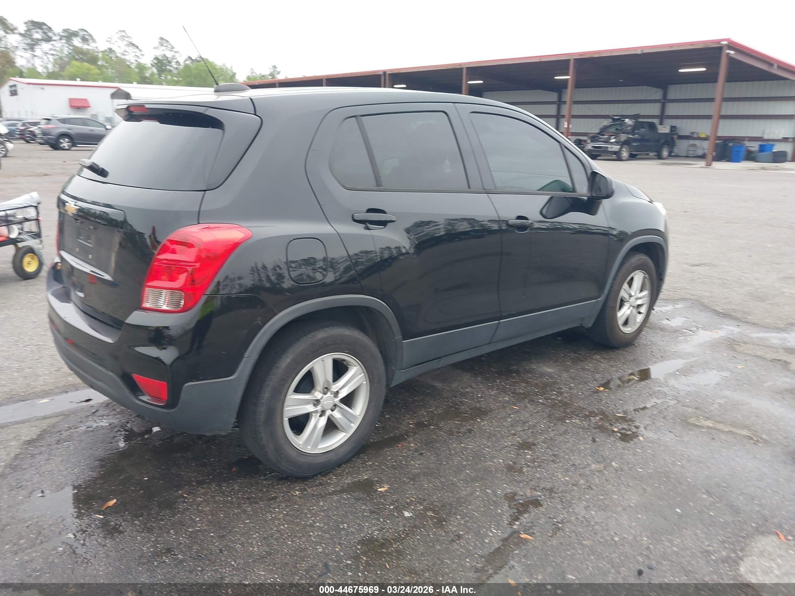 CHEVROLET TRAX image 4