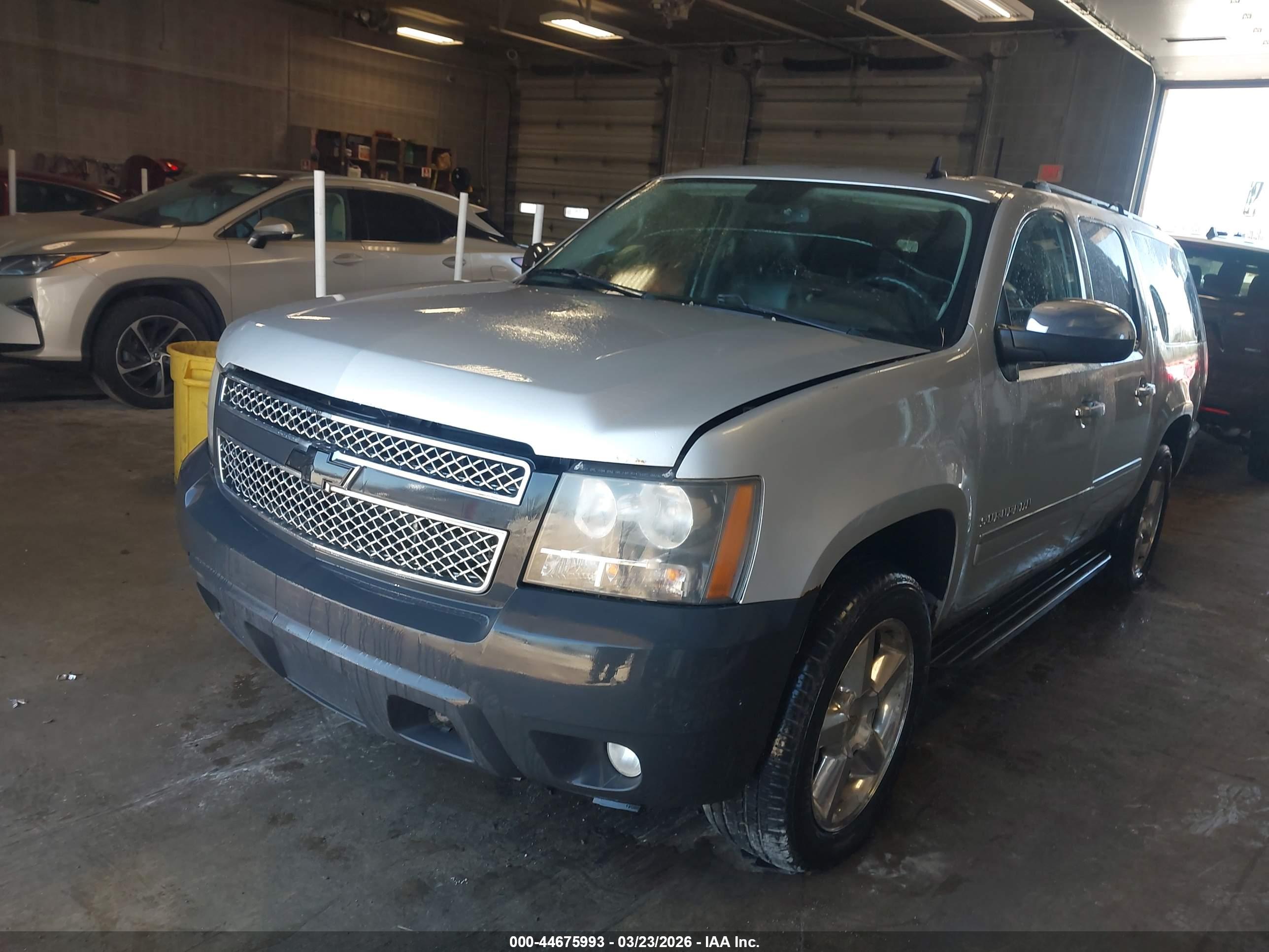 CHEVROLET SUBURBAN image 2