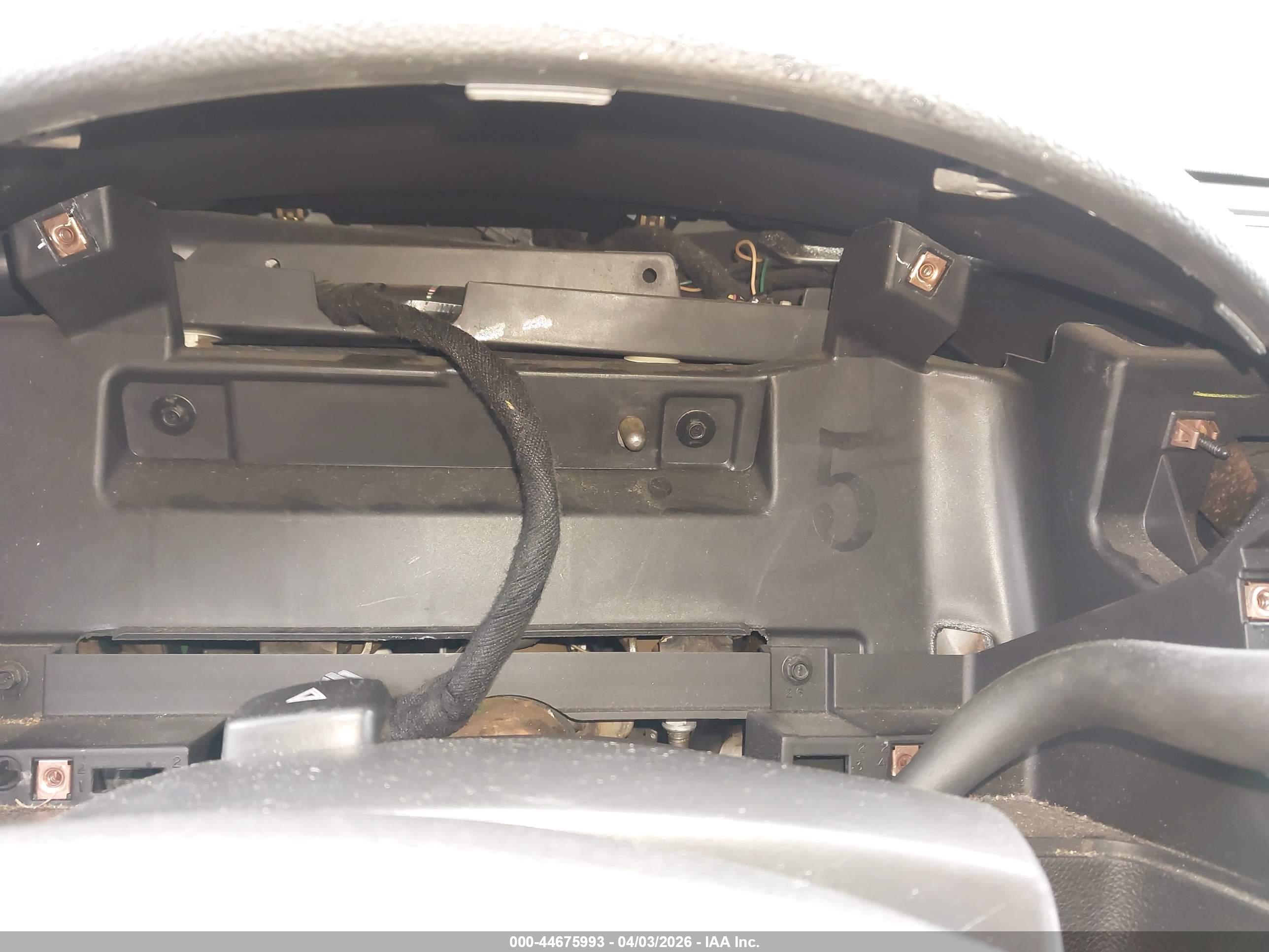 CHEVROLET SUBURBAN image 7
