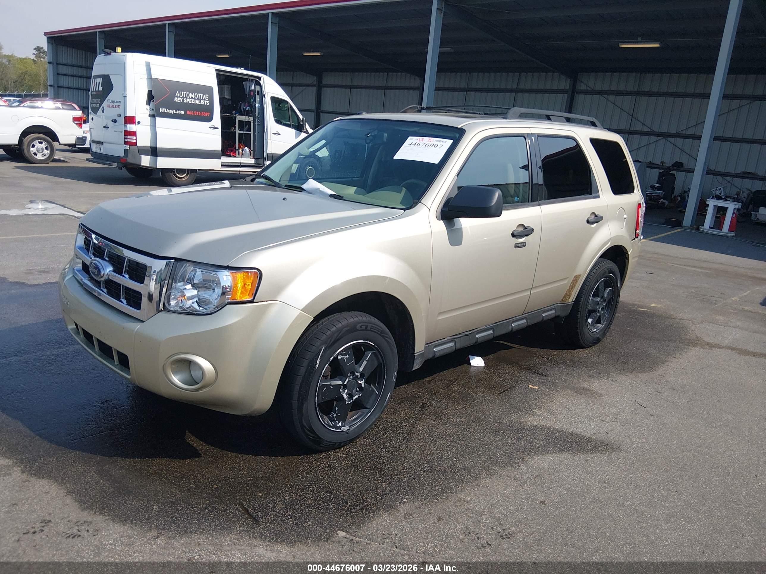 FORD ESCAPE image 2