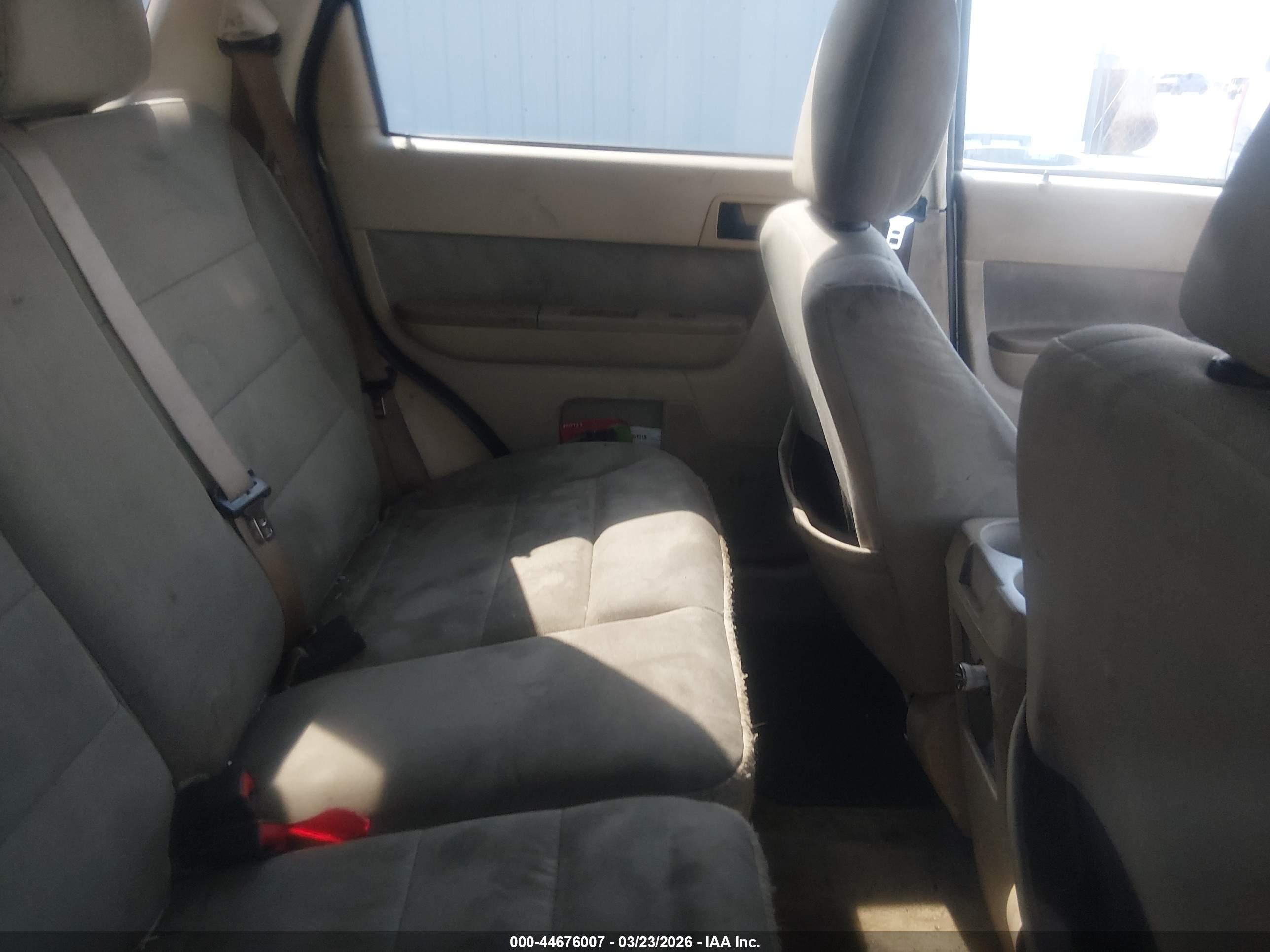 FORD ESCAPE image 8