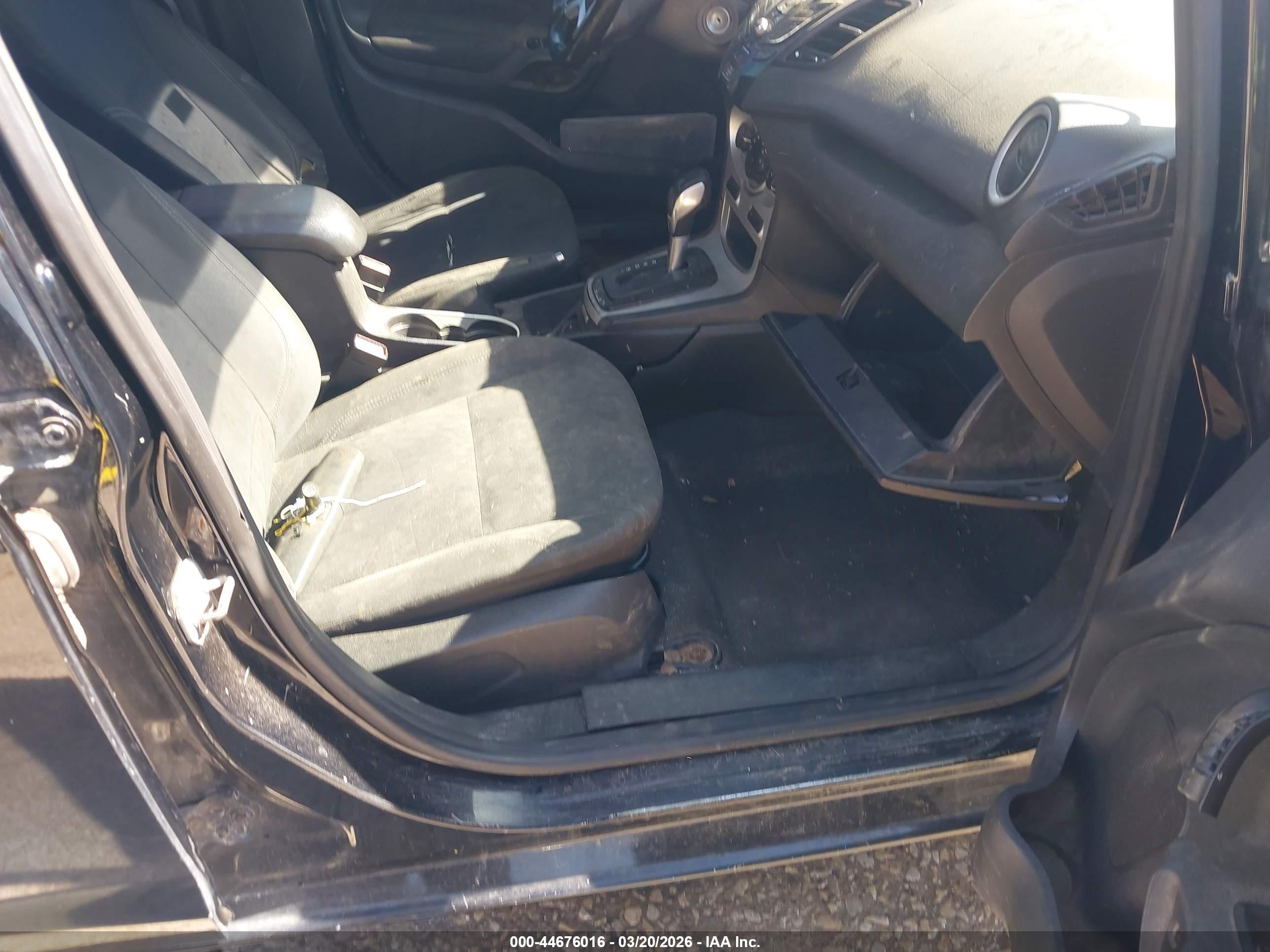 FORD FIESTA image 5