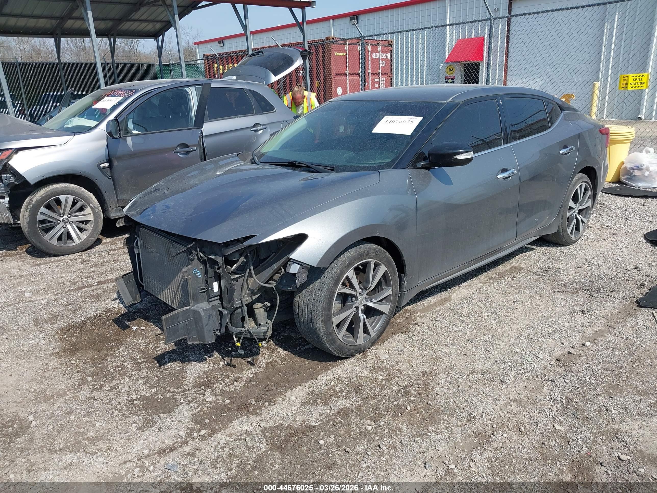 NISSAN MAXIMA image 2