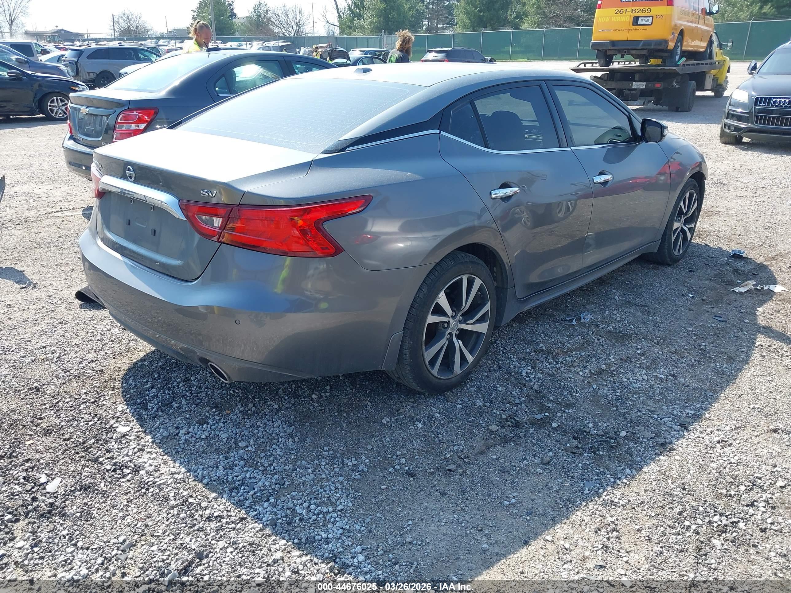 NISSAN MAXIMA image 4