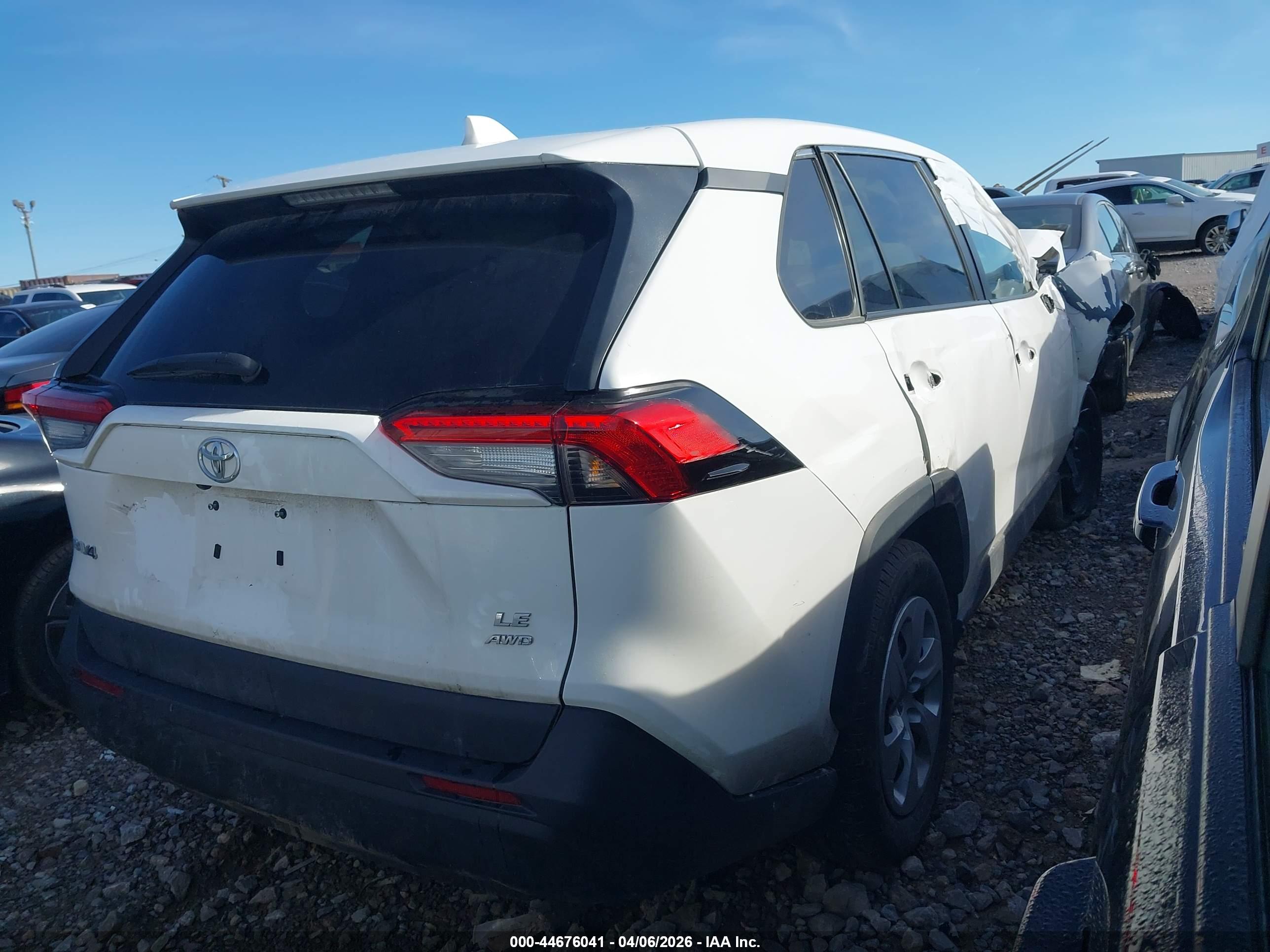 TOYOTA RAV4 image 4