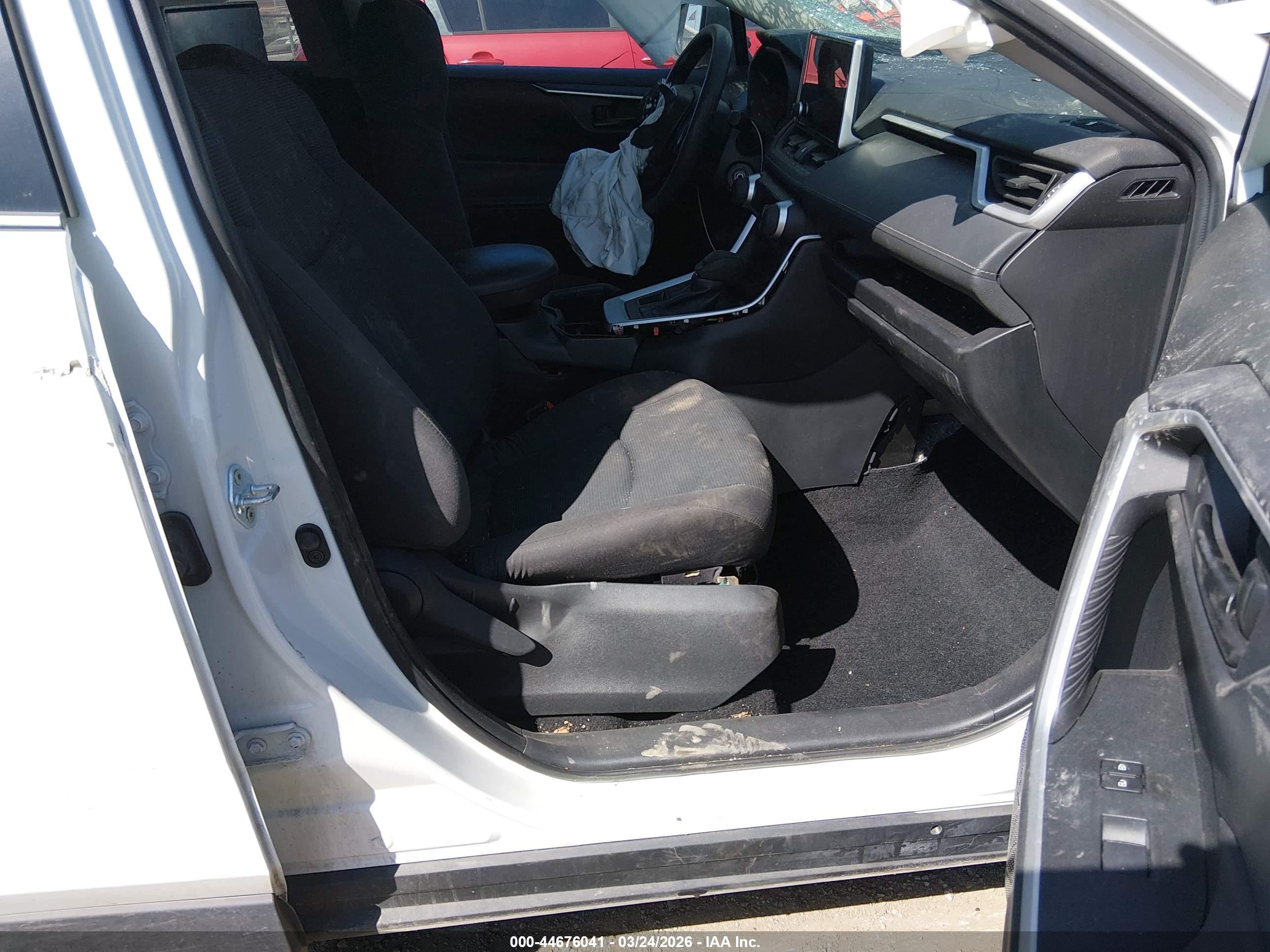 TOYOTA RAV4 image 5