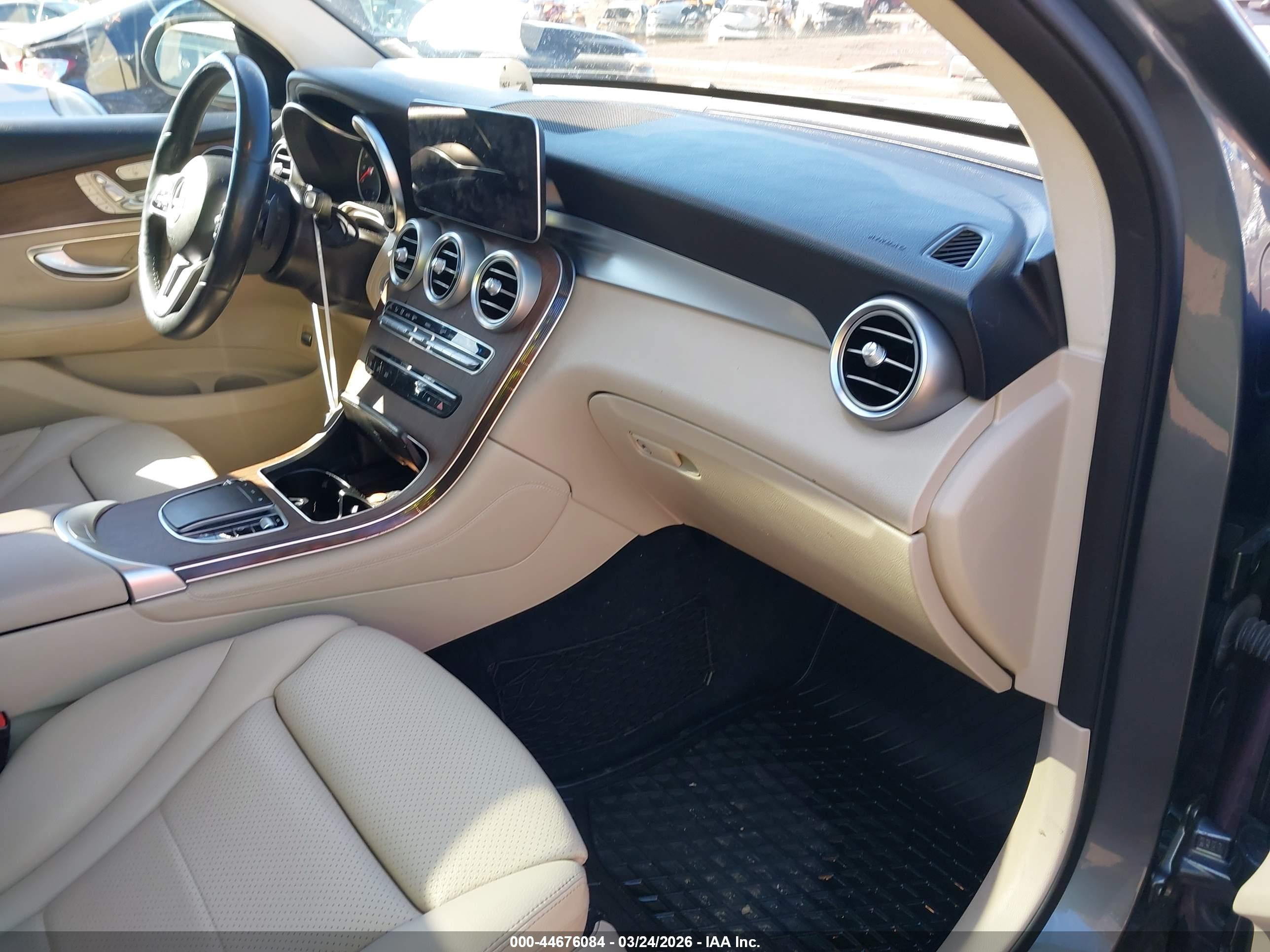 MERCEDES-BENZ GLC image 5