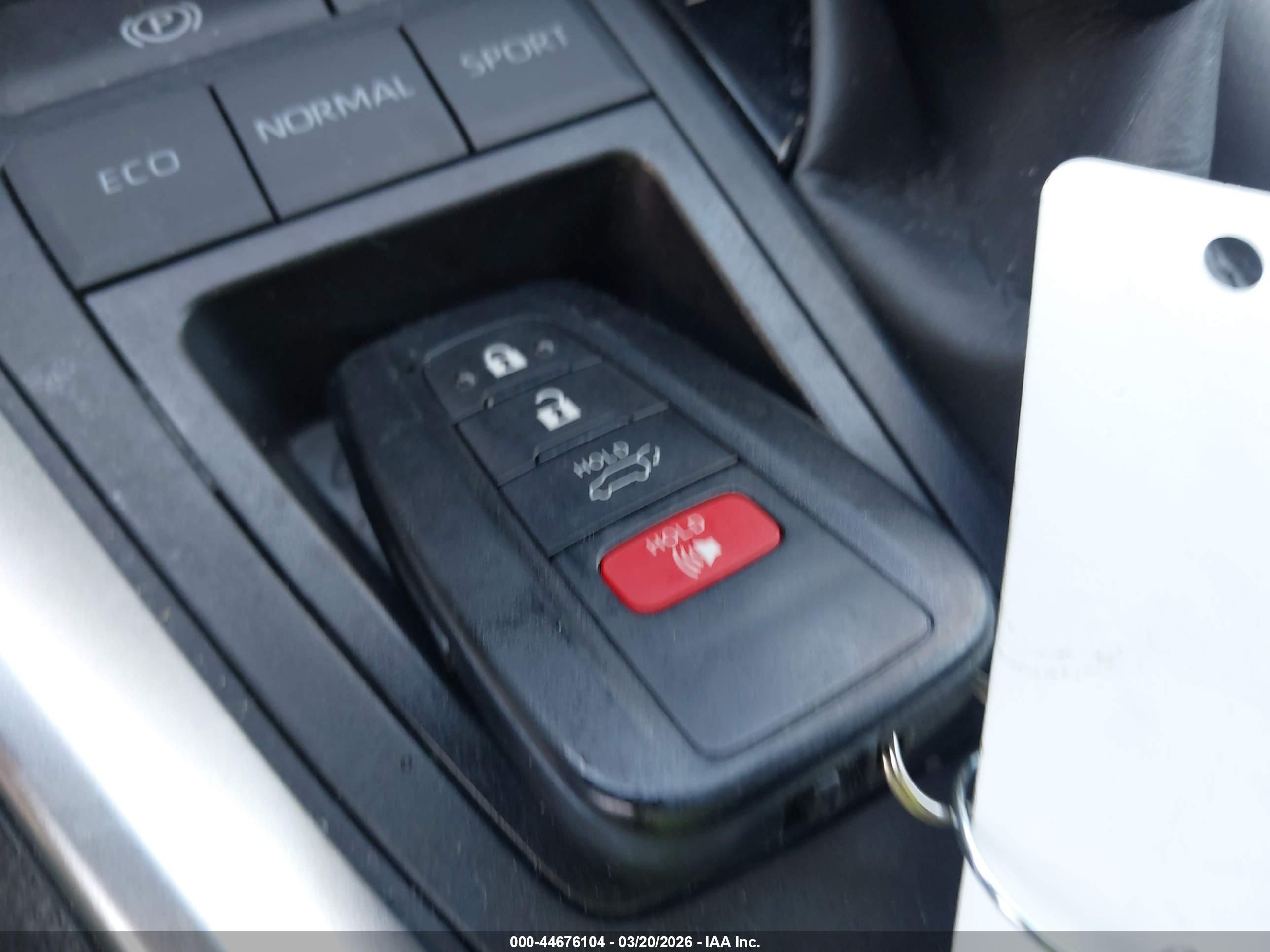 TOYOTA RAV4 image 11