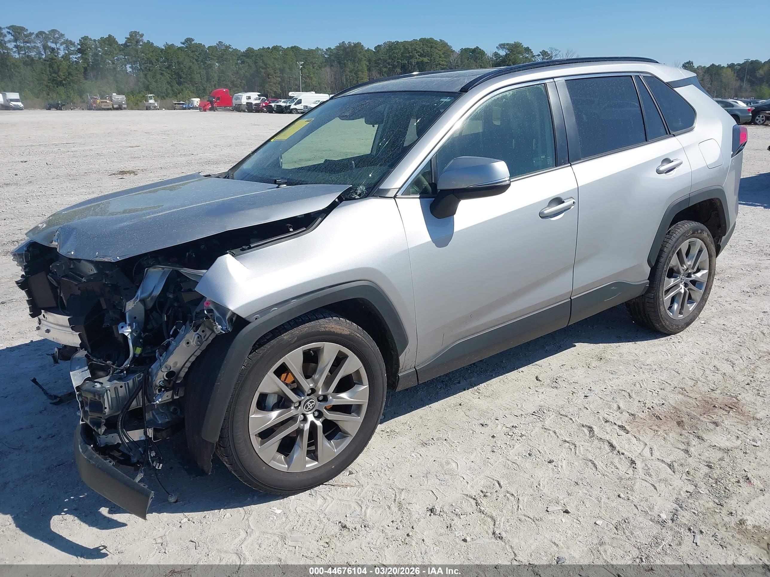 TOYOTA RAV4 image 2
