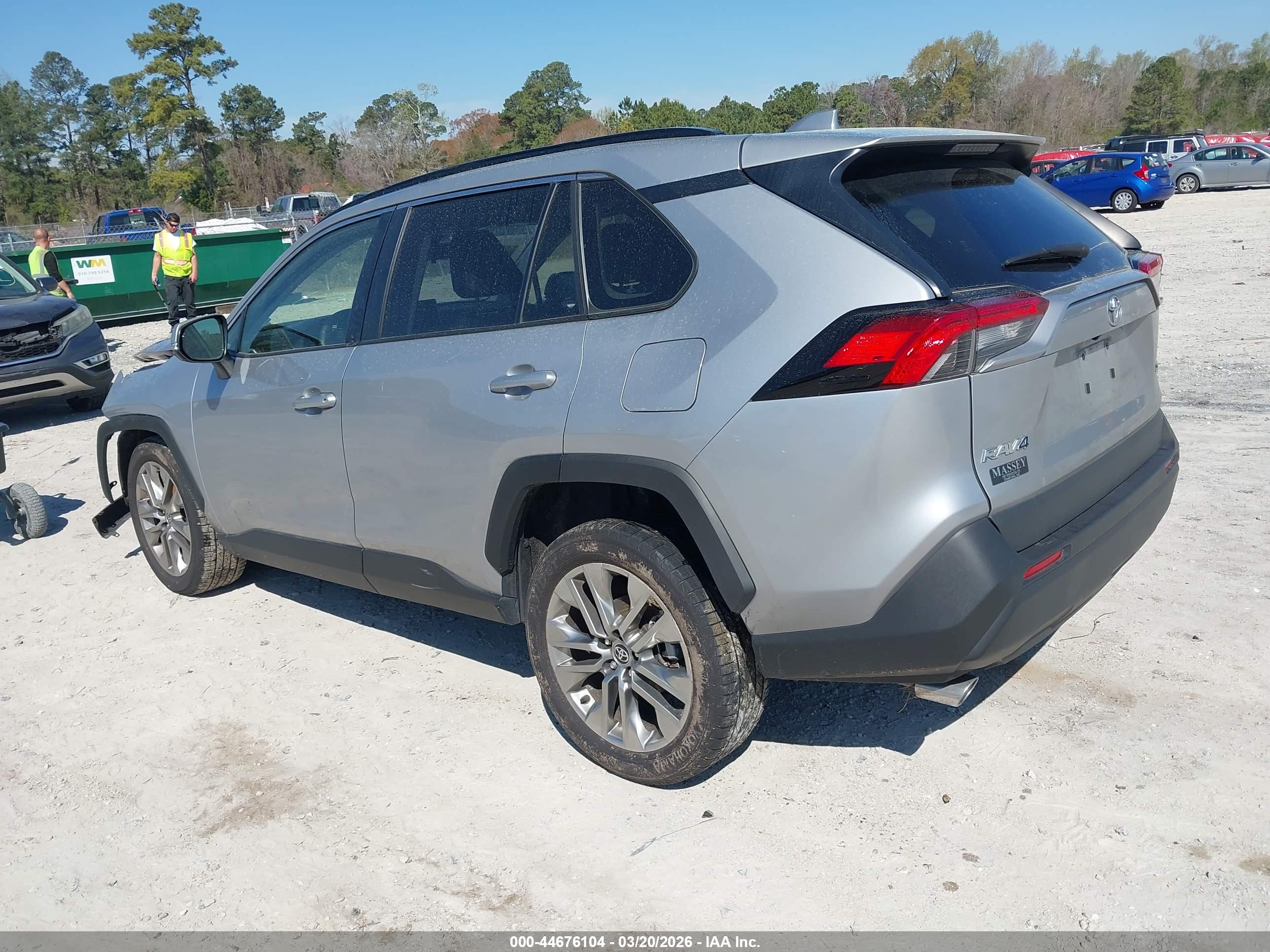 TOYOTA RAV4 image 3