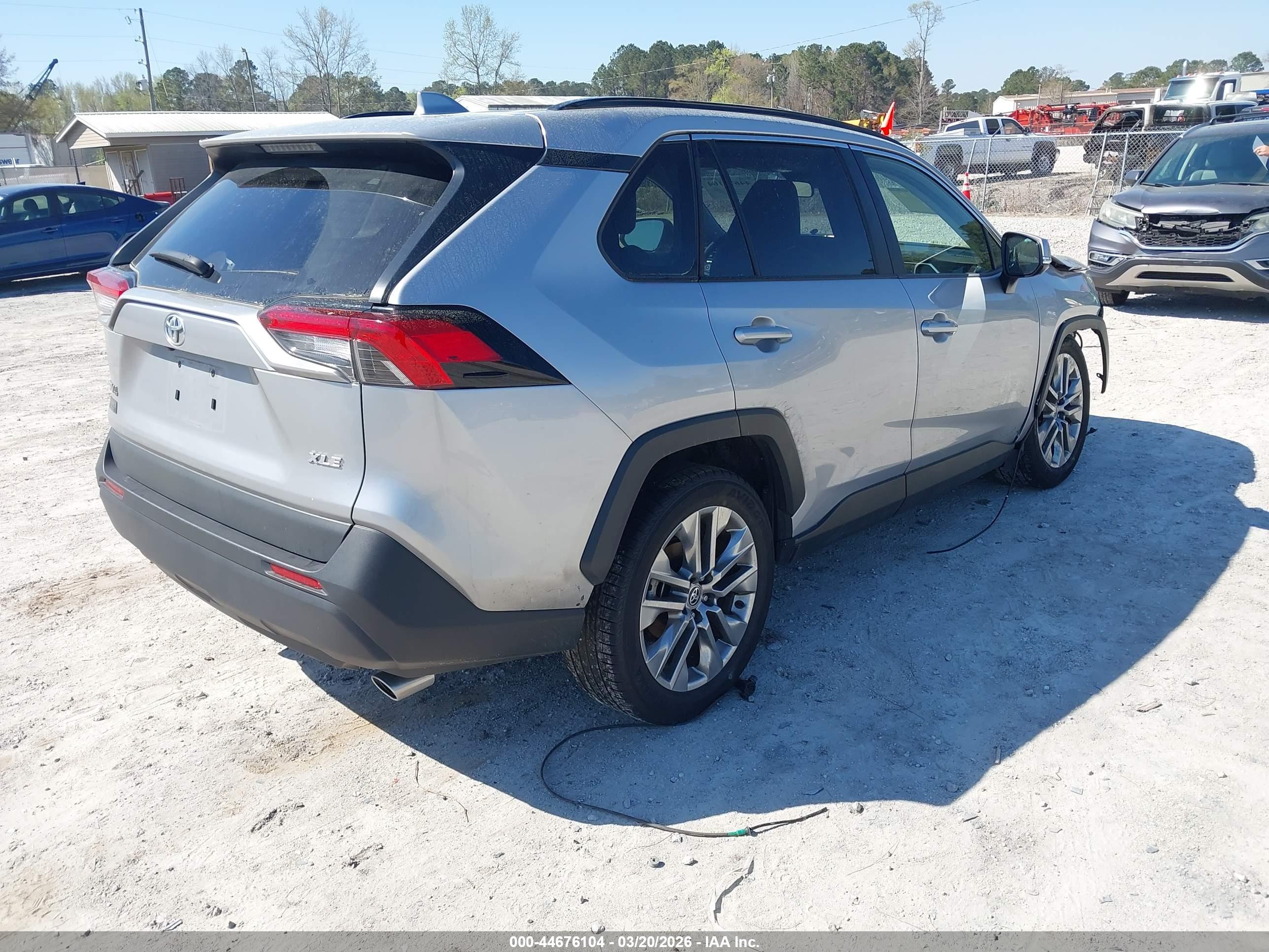TOYOTA RAV4 image 4