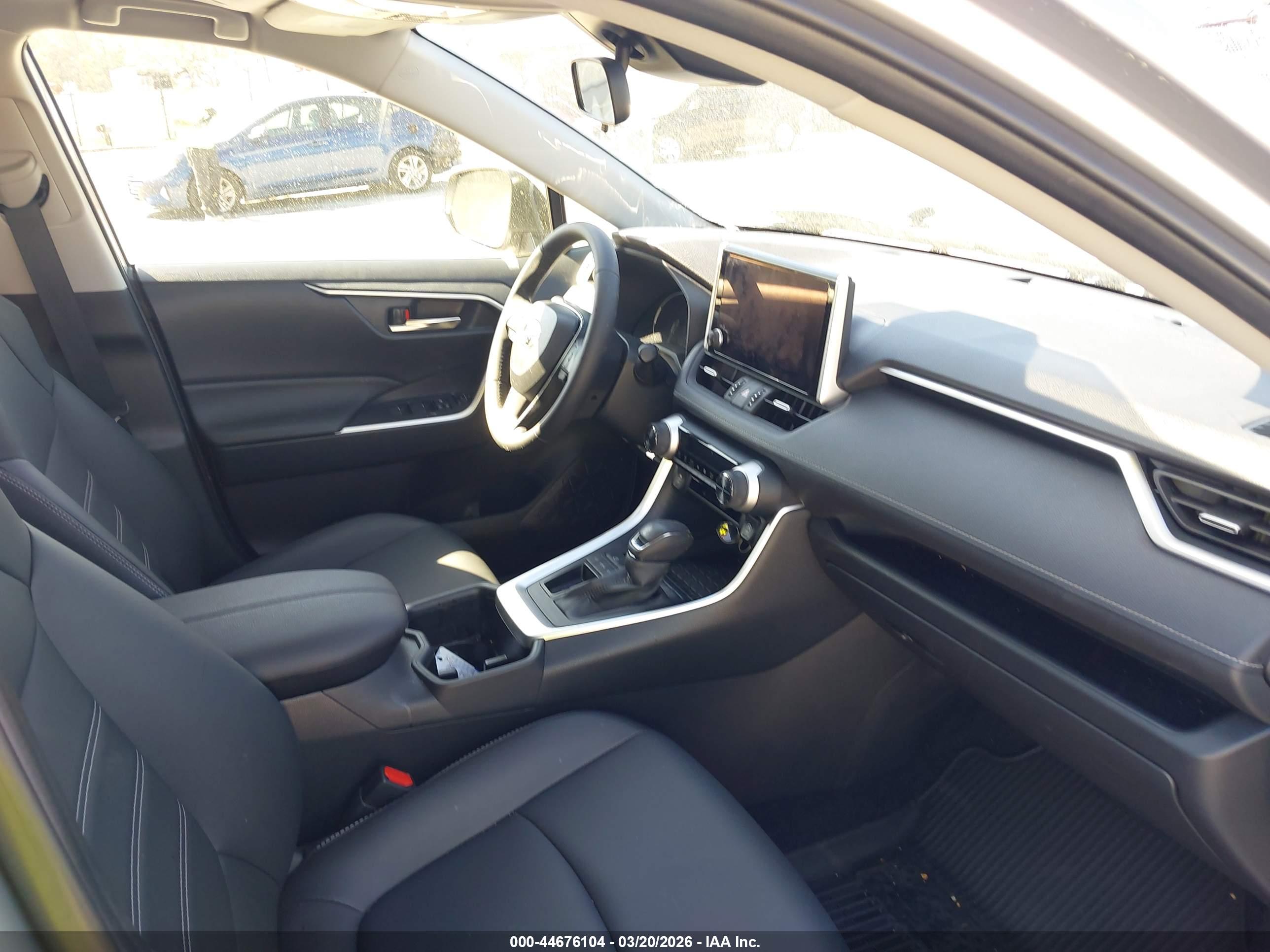 TOYOTA RAV4 image 5