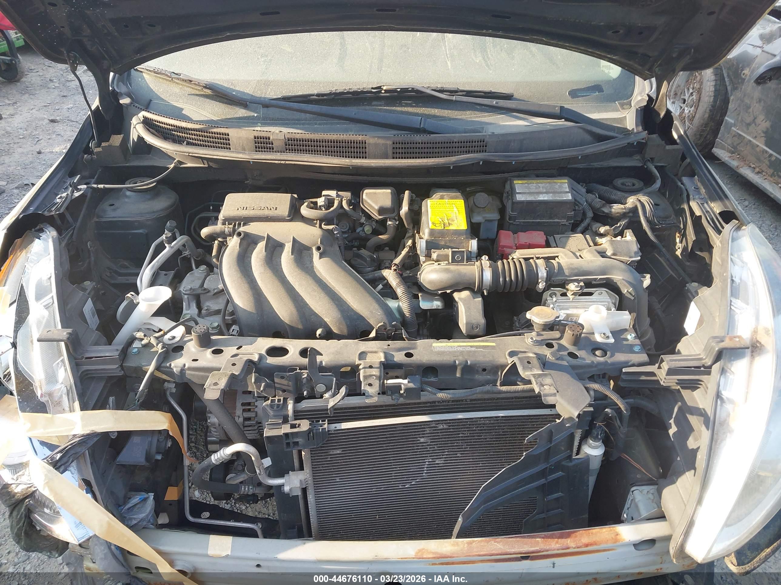 NISSAN VERSA image 10