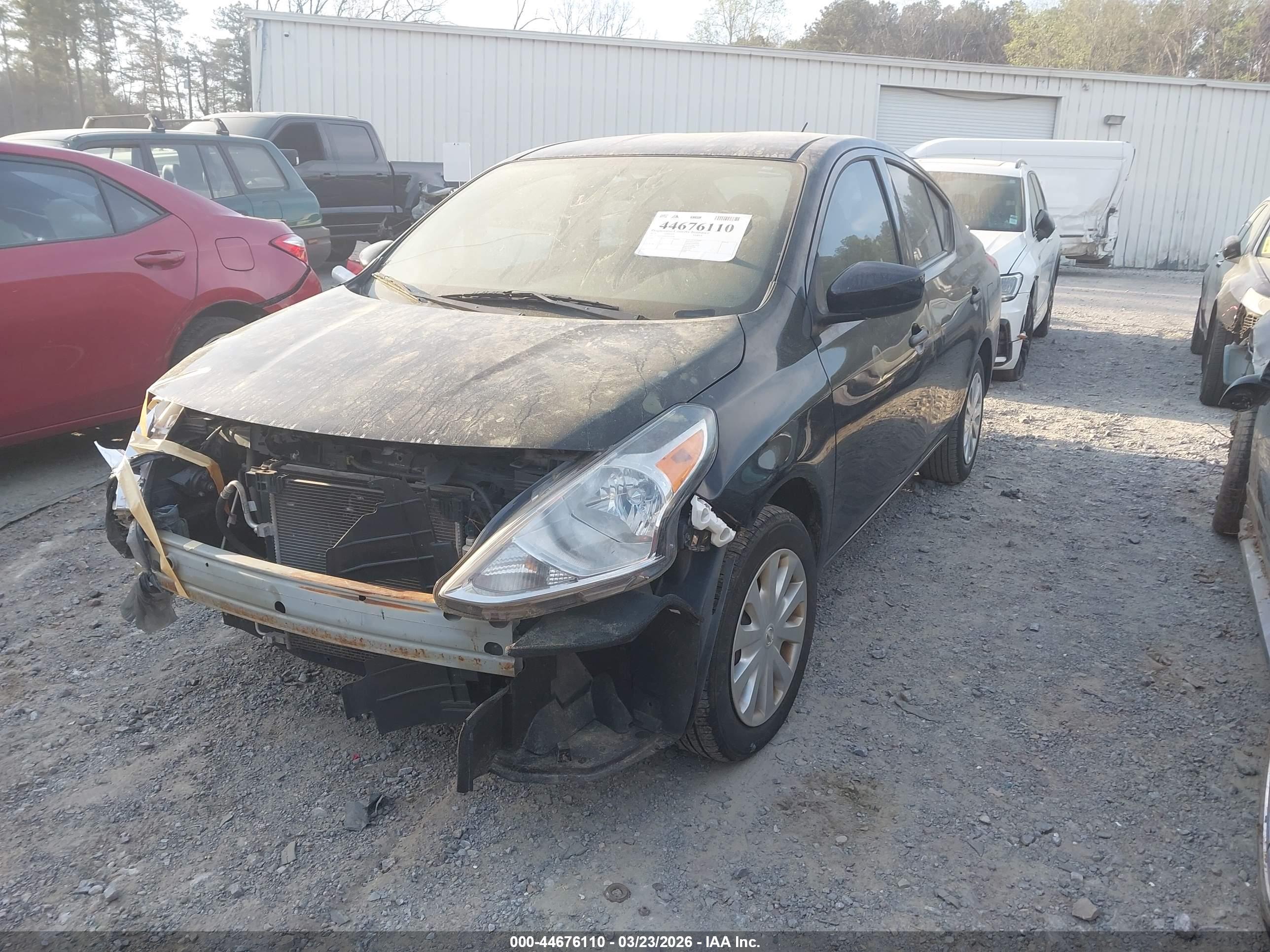NISSAN VERSA image 2