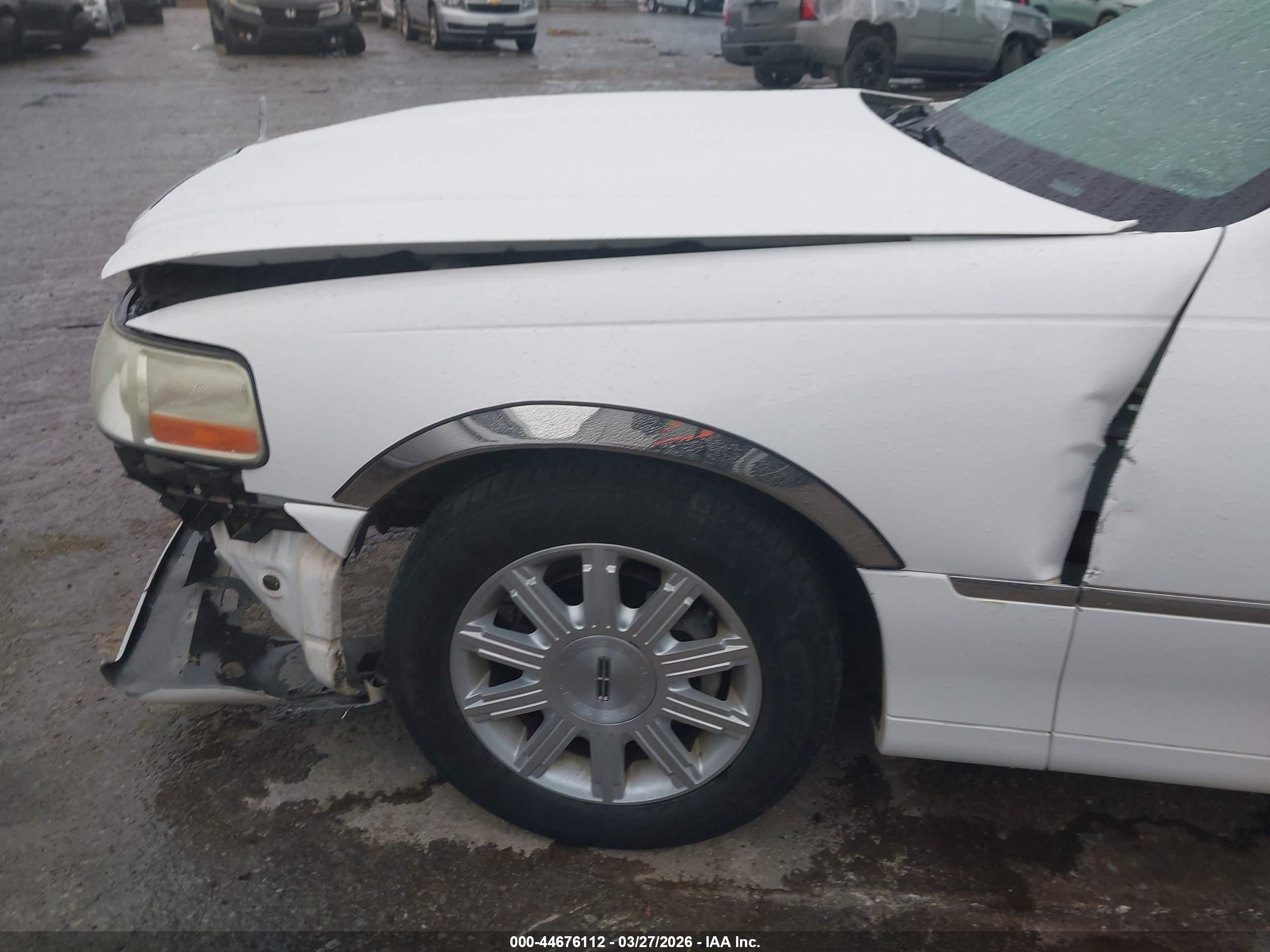 LINCOLN TOWN image 6