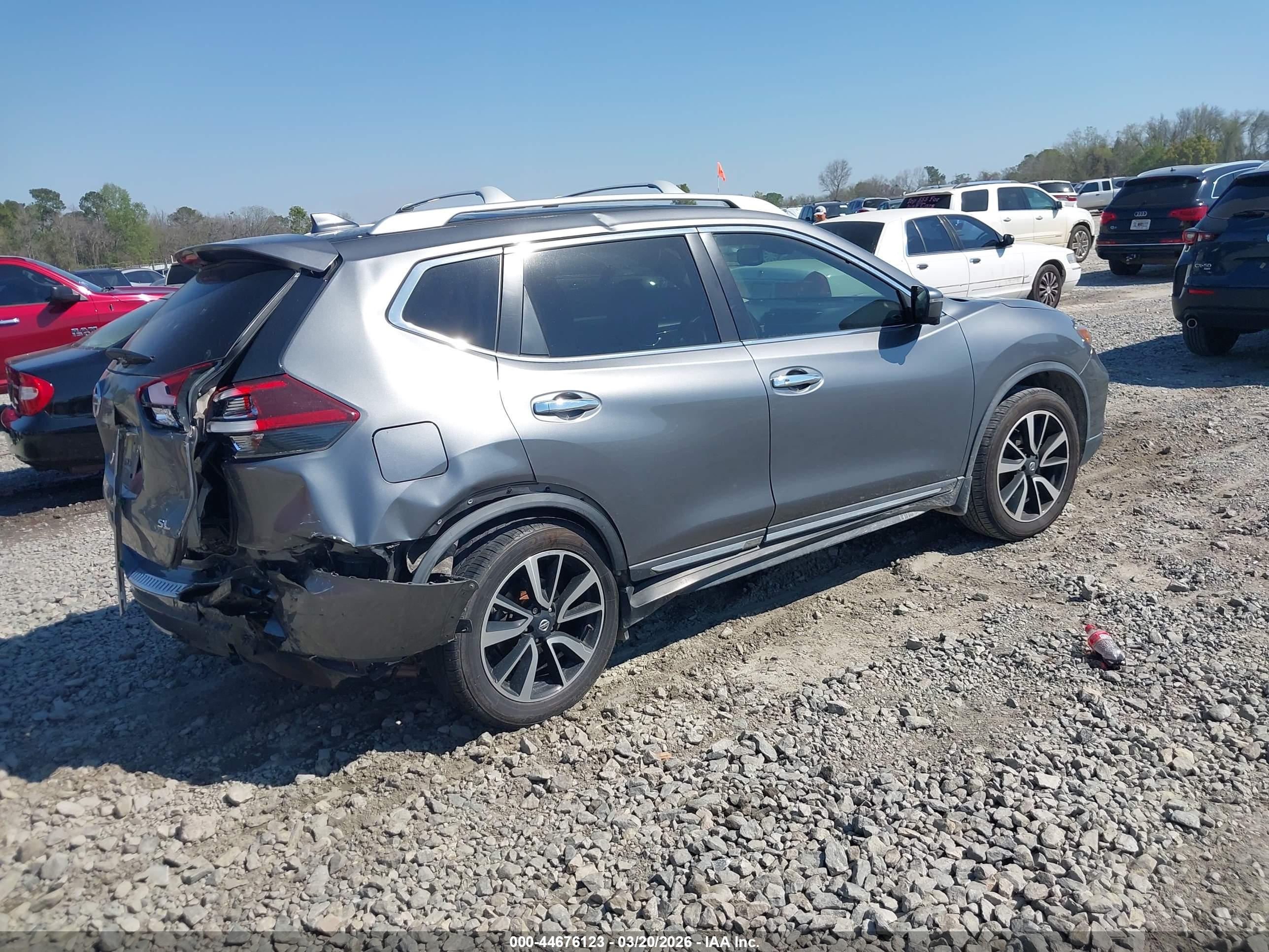 NISSAN ROGUE image 4