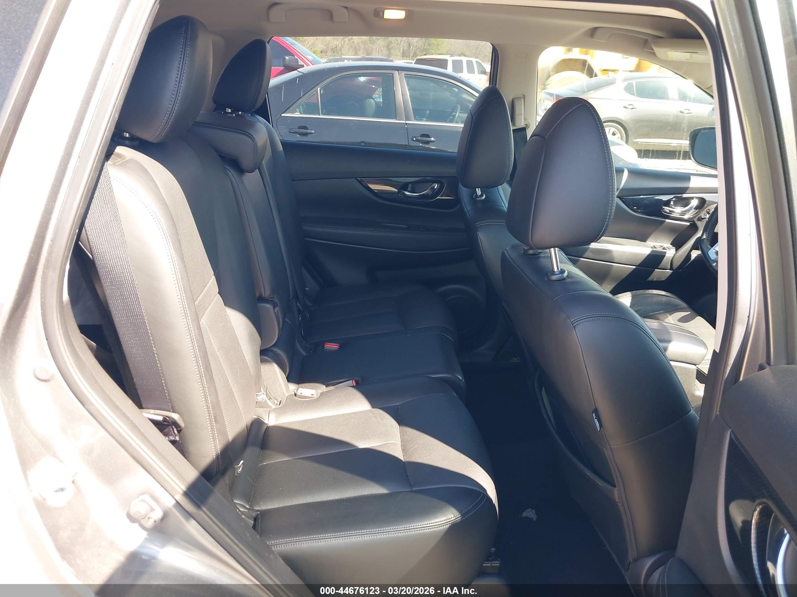 NISSAN ROGUE image 8